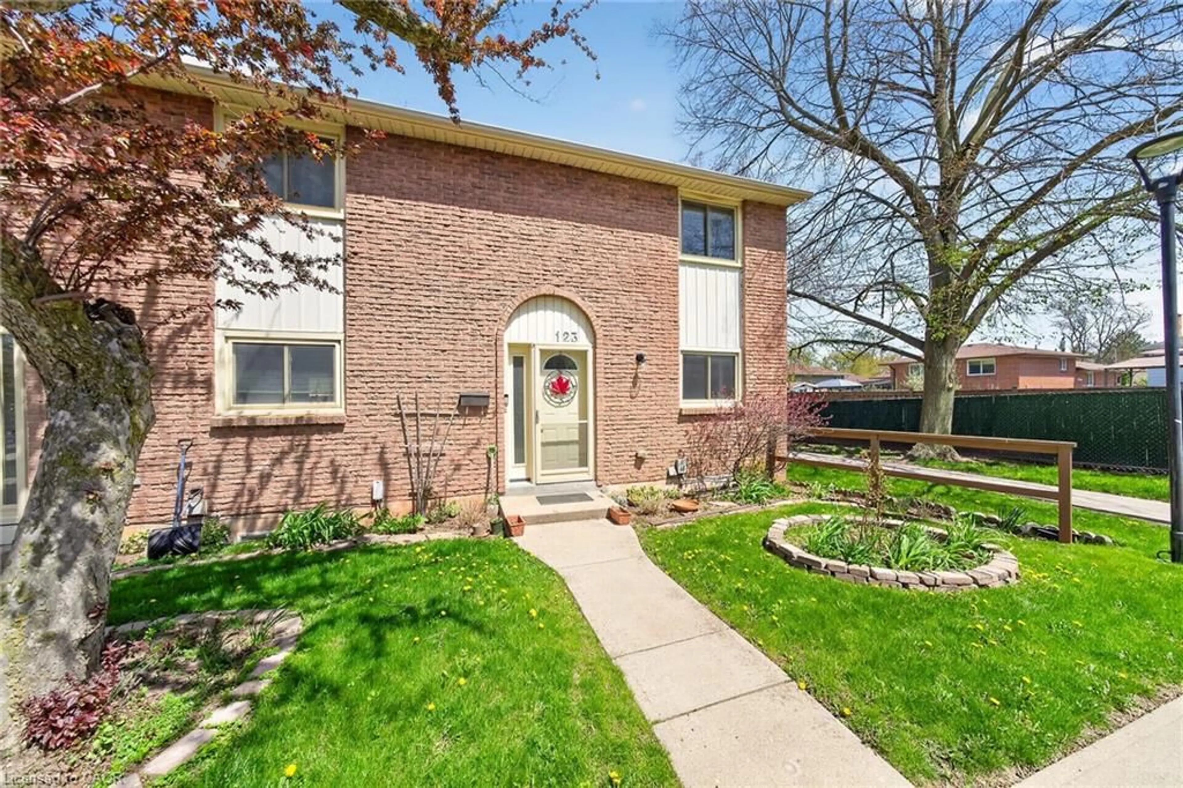 Home with brick exterior material, street for 150 Gateshead Cres #123, Hamilton Ontario L8G 4A7