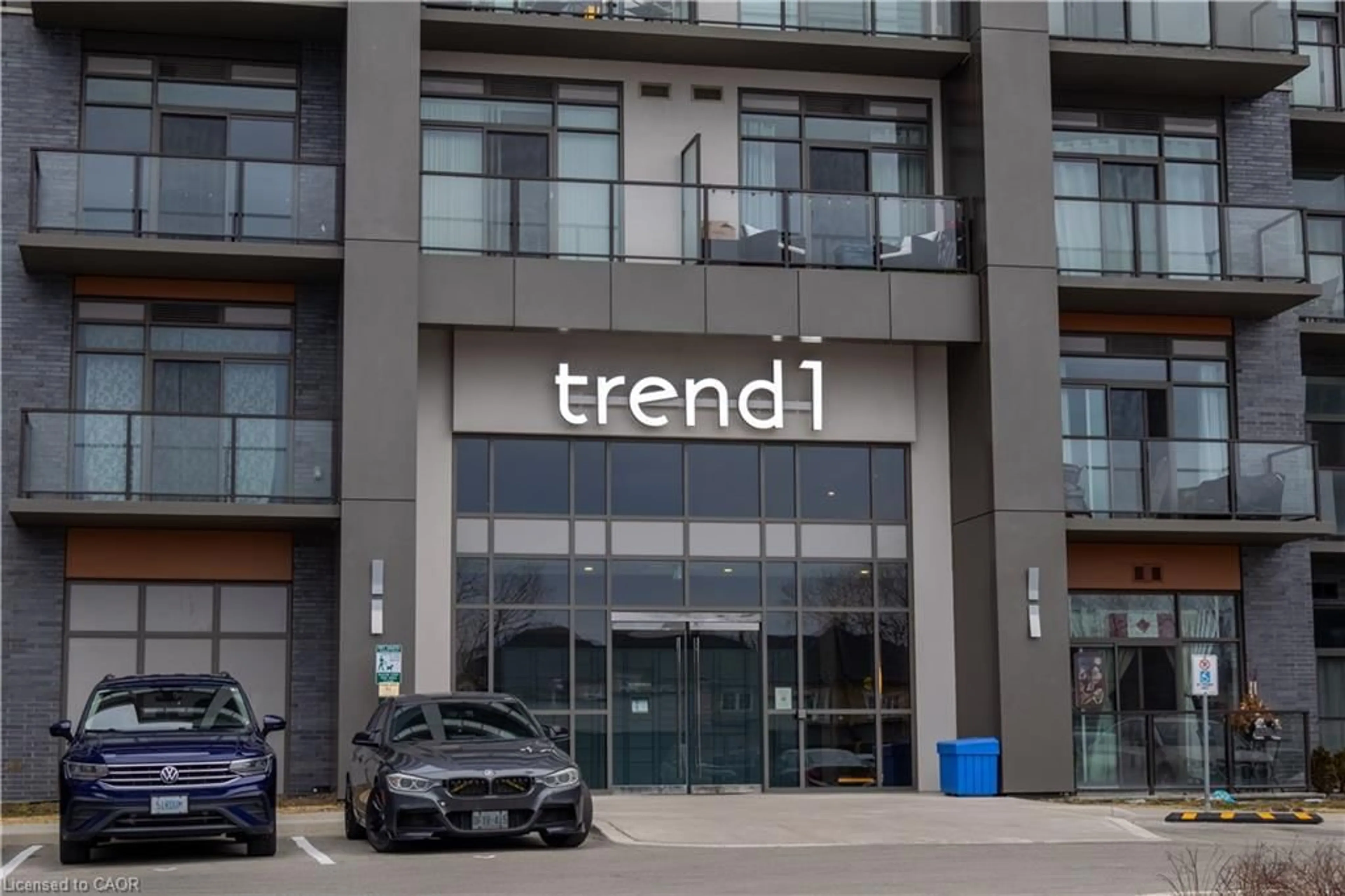 Indoor foyer for 450 Dundas St #1005, Waterdown Ontario L8B 1Z2