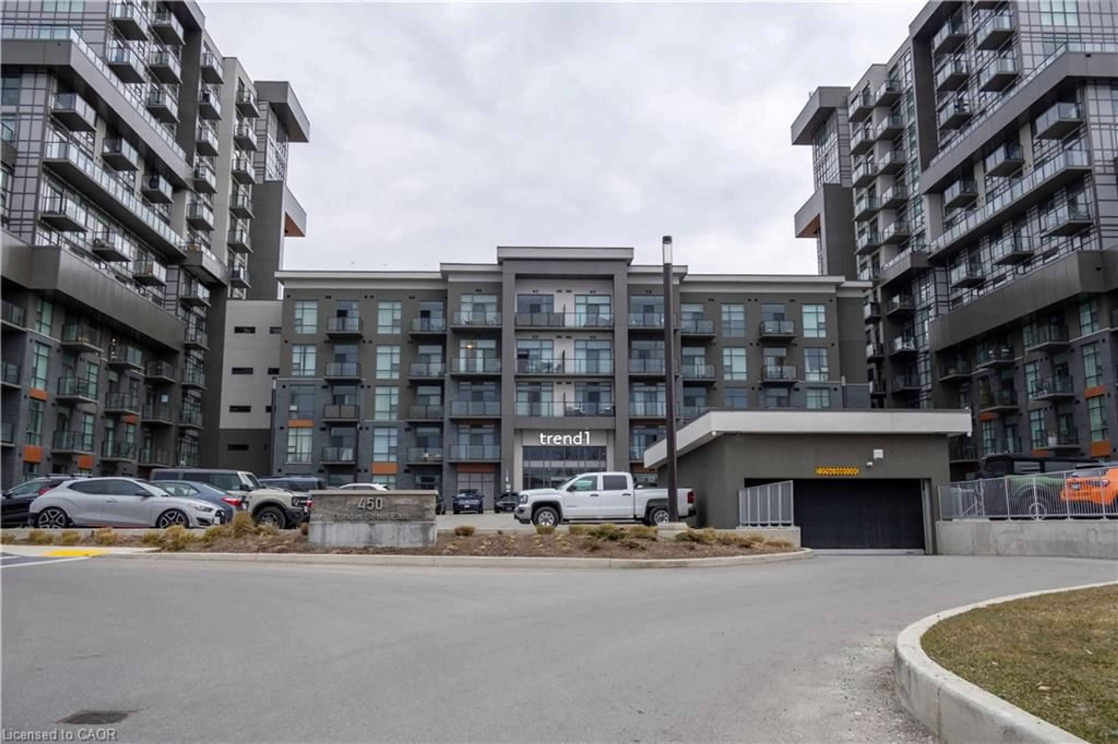 A pic from outside/outdoor area/front of a property/back of a property/a pic from drone, unknown for 450 Dundas St #1005, Waterdown Ontario L8B 1Z2
