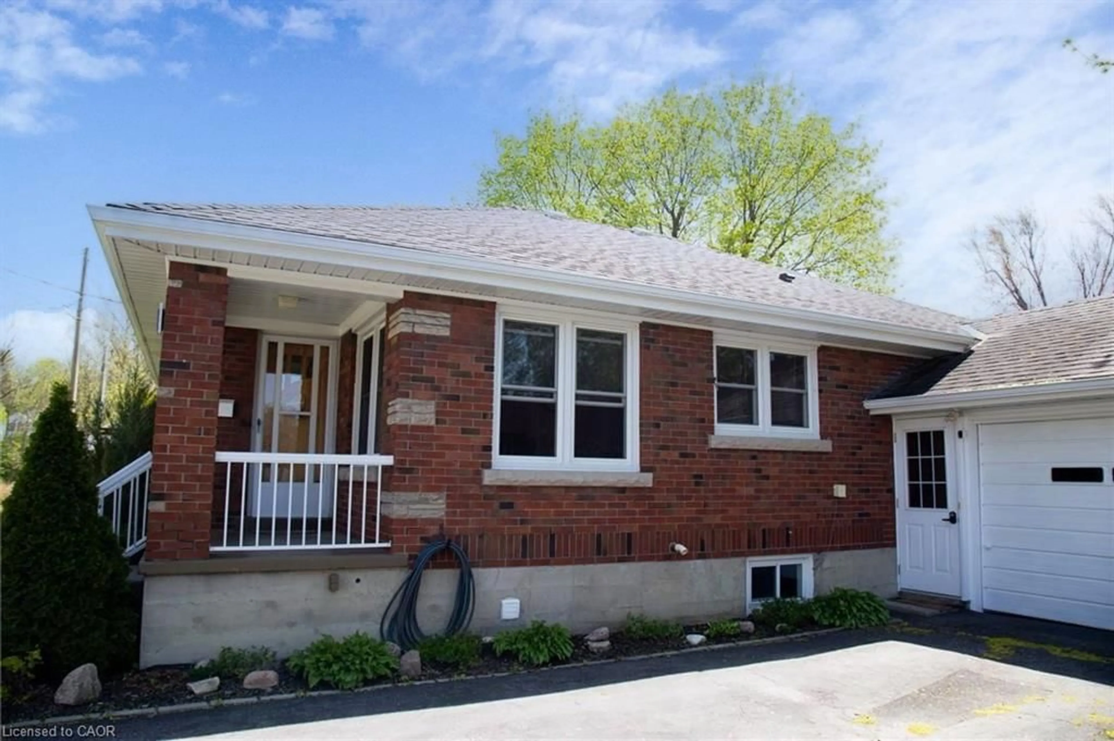 Home with brick exterior material, street for 42 Hawthorne Ave, Simcoe Ontario N3Y 2L9