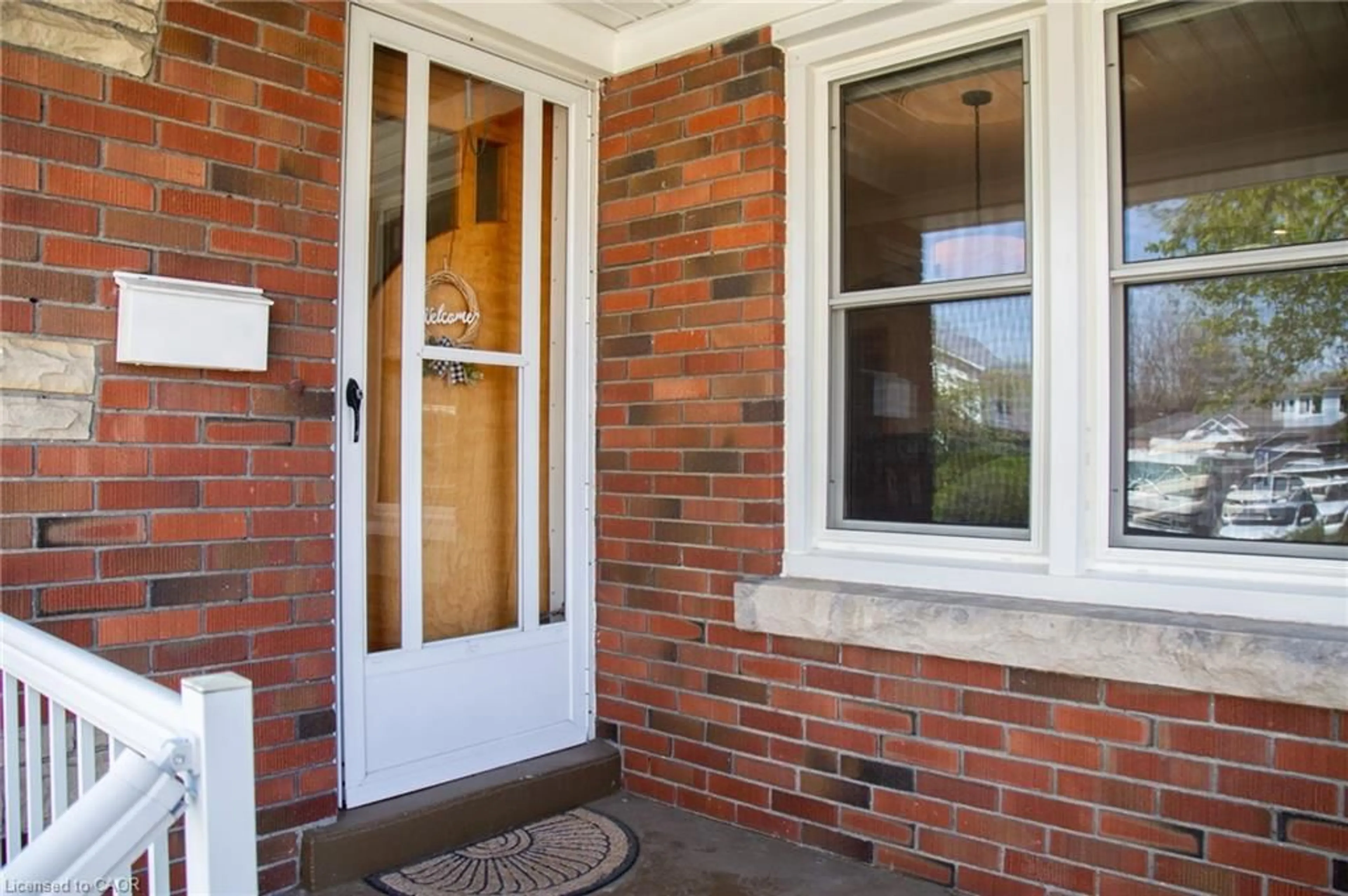 Indoor entryway for 42 Hawthorne Ave, Simcoe Ontario N3Y 2L9