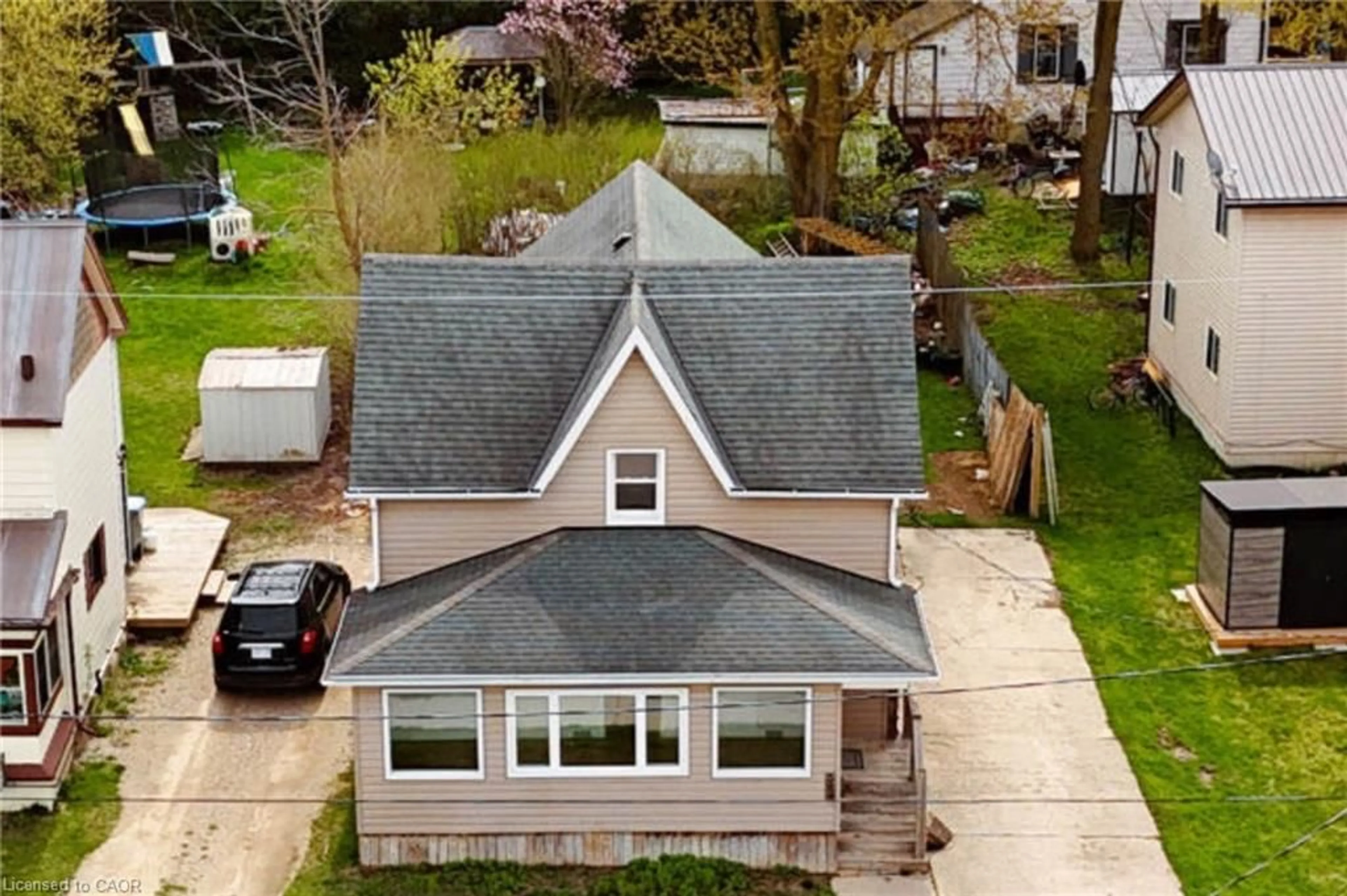 A pic from outside/outdoor area/front of a property/back of a property/a pic from drone, street for 368 Wellington Ave, Listowel Ontario N4W 2J2