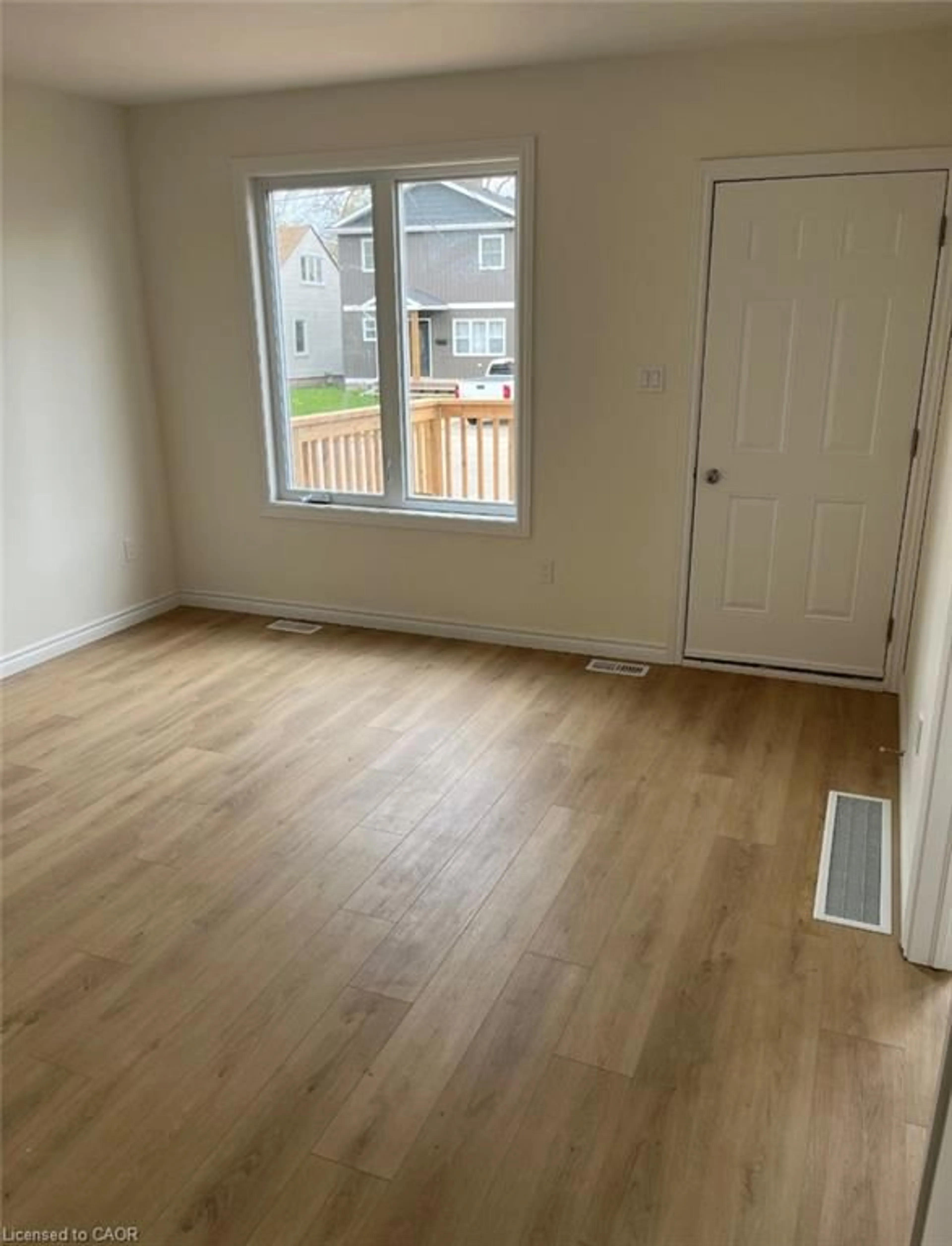 A pic of a room for 13 Stanley St, Cambridge Ontario N1S 2A5