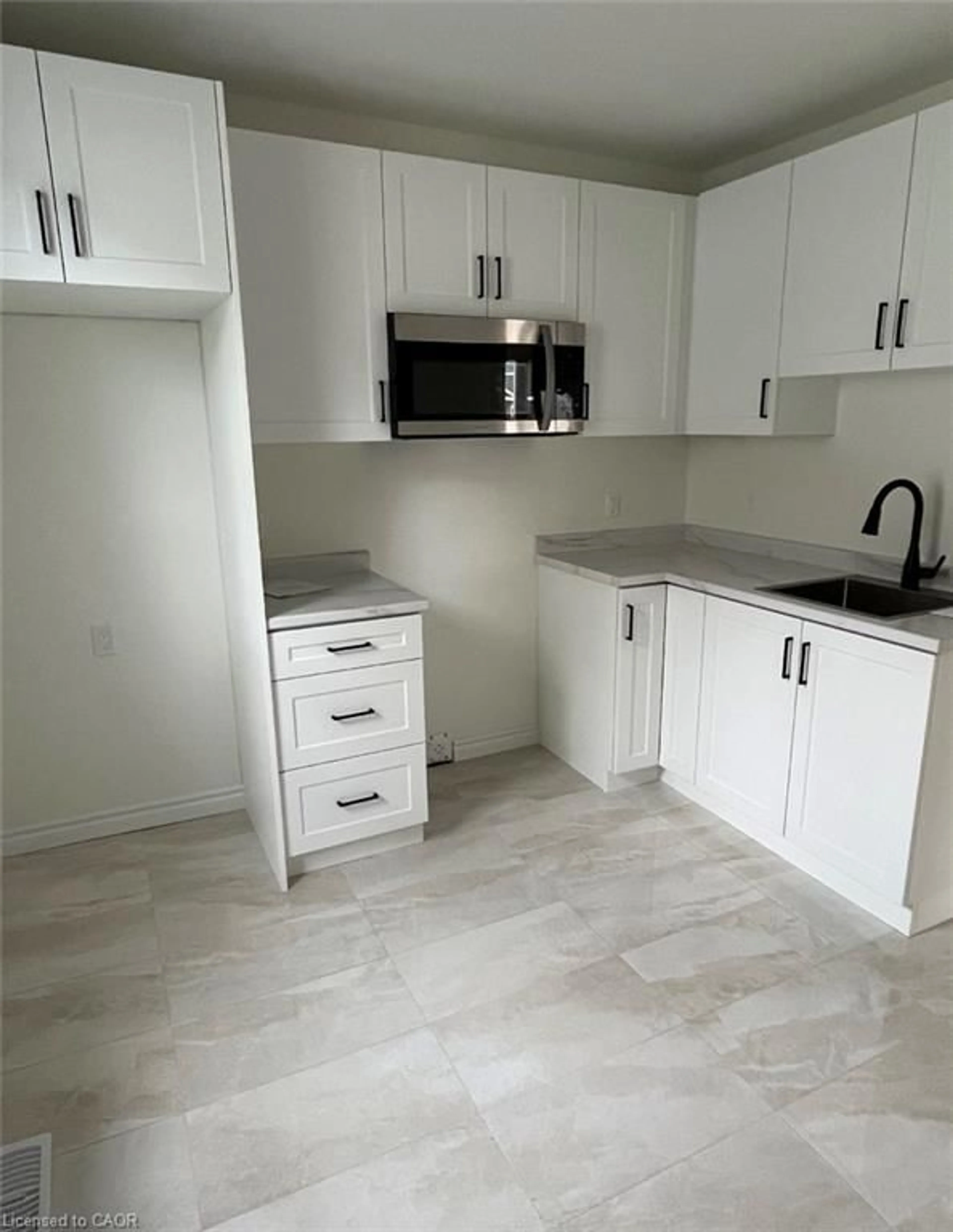 Standard kitchen, ceramic/tile floor for 13 Stanley St, Cambridge Ontario N1S 2A5