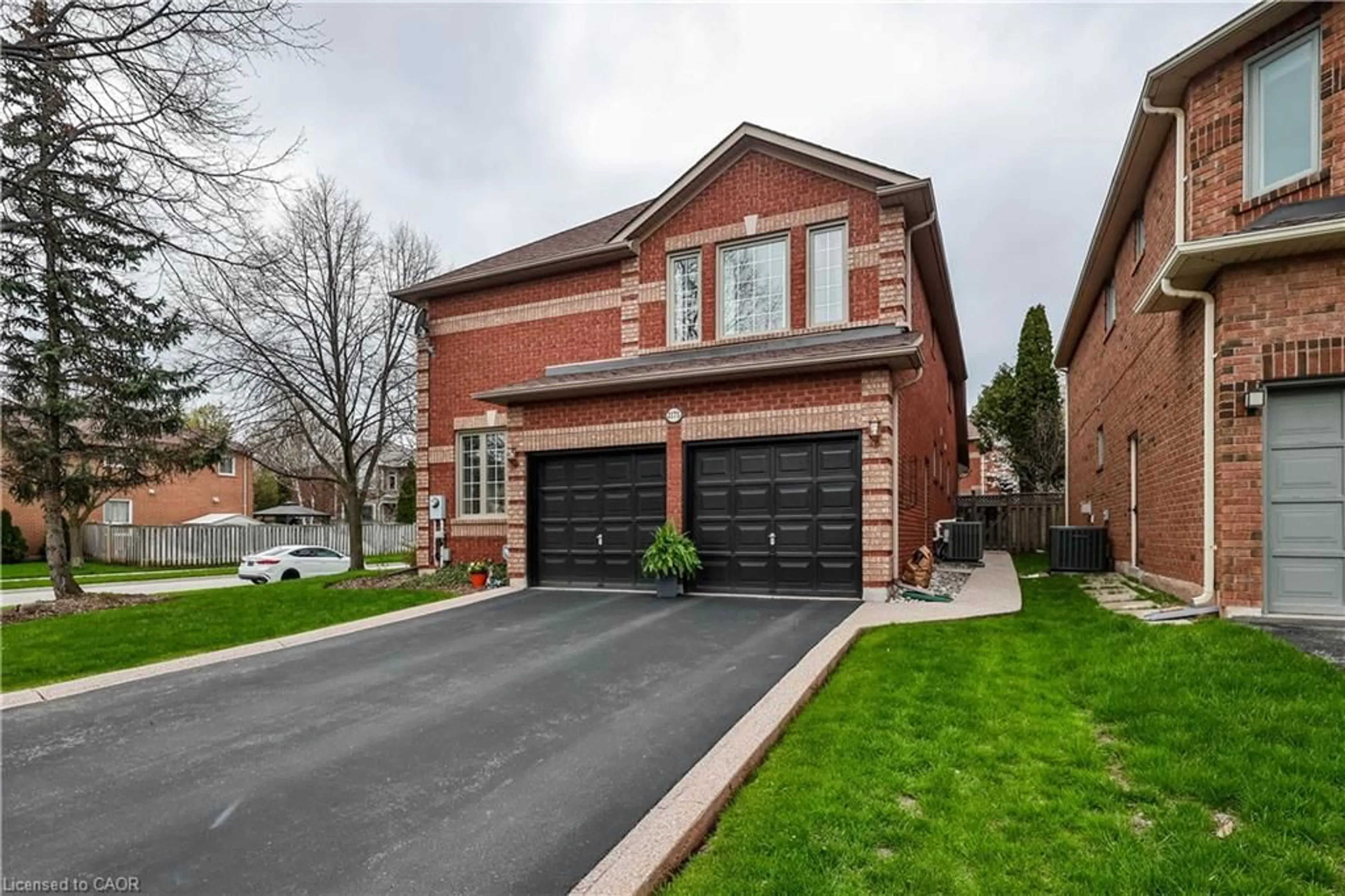 Home with brick exterior material, street for 2175 Grand Ravine Dr, Oakville Ontario L6H 6B2