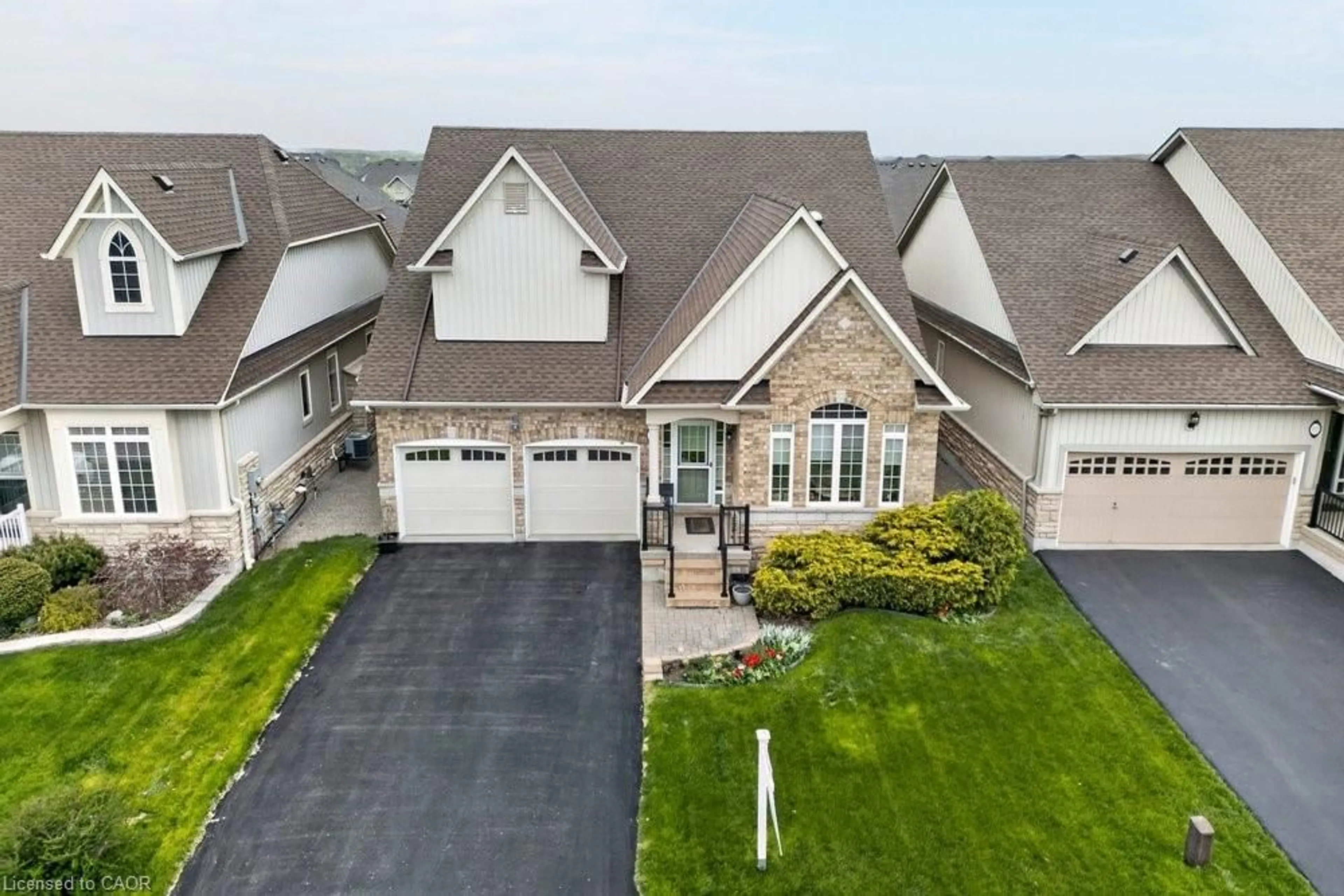A pic from outside/outdoor area/front of a property/back of a property/a pic from drone, street for 30 Galloway Trail, Welland Ontario L3B 6G5