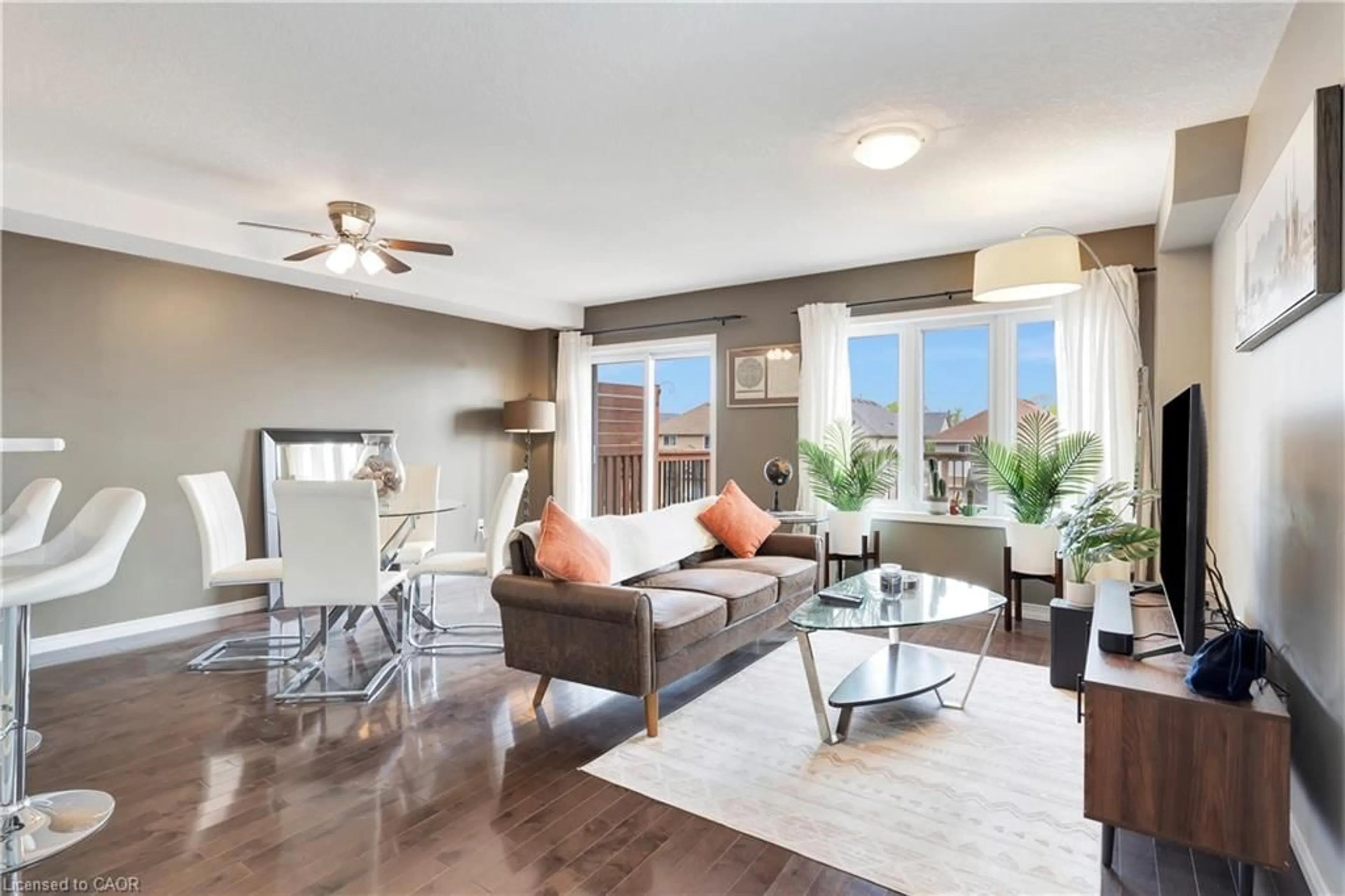 Living room with furniture, unknown for 935 Zeller Cres, Kitchener Ontario N2A 0C7