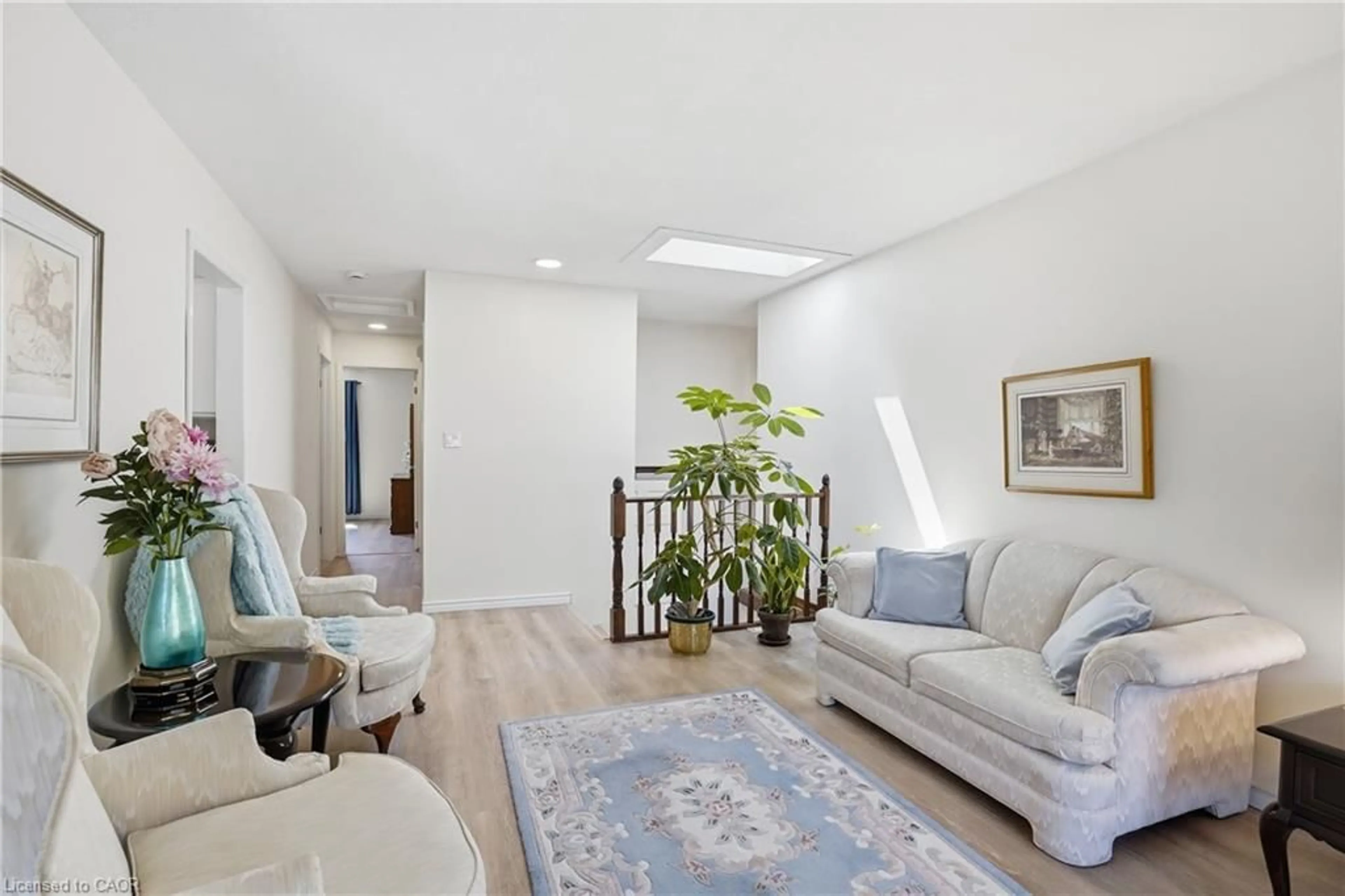 Living room with furniture, unknown for 13 Fallingbrook Dr, Fonthill Ontario L0S 1E1