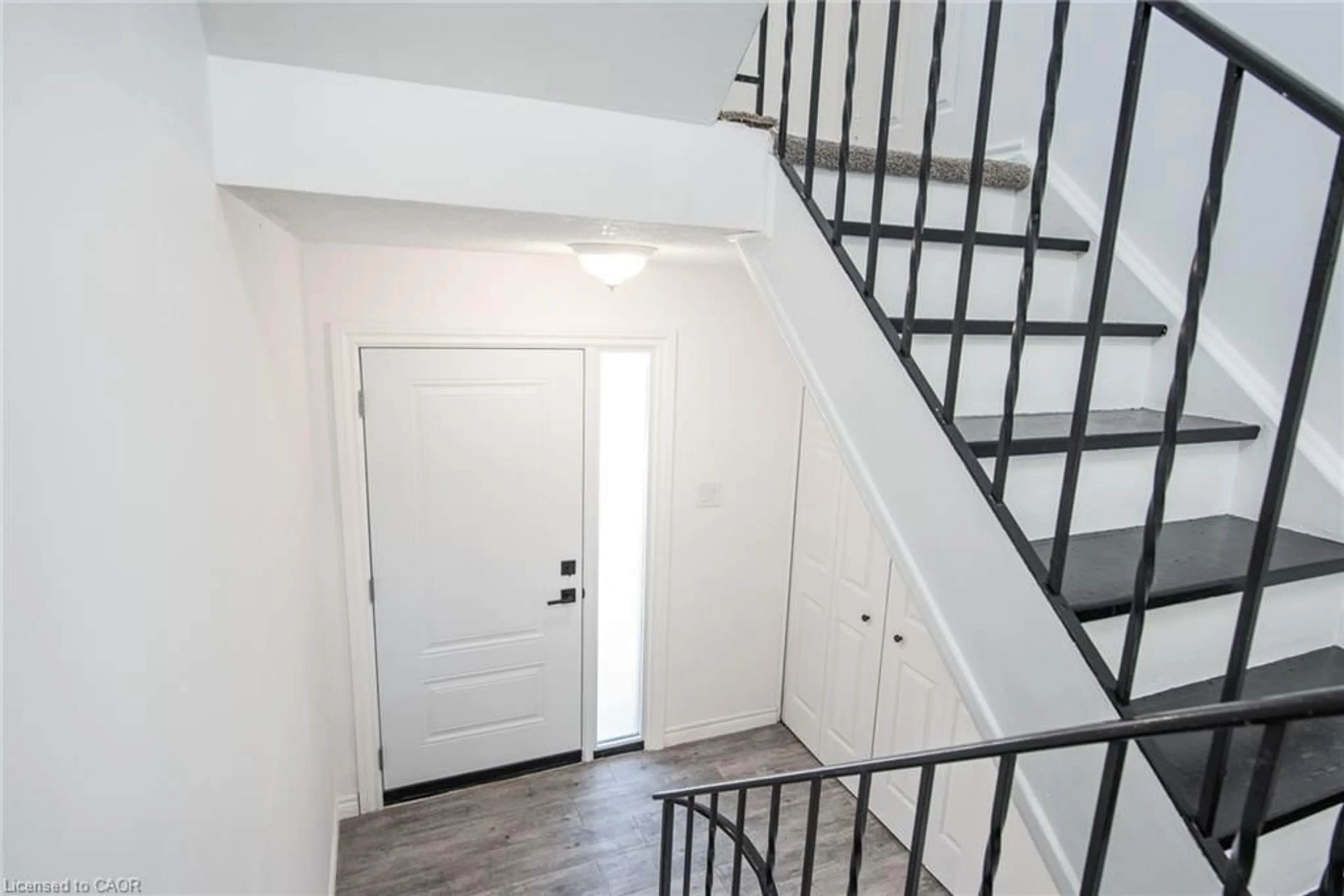 Indoor entryway for 397 Keats Way #4, Waterloo Ontario N2L 5S7