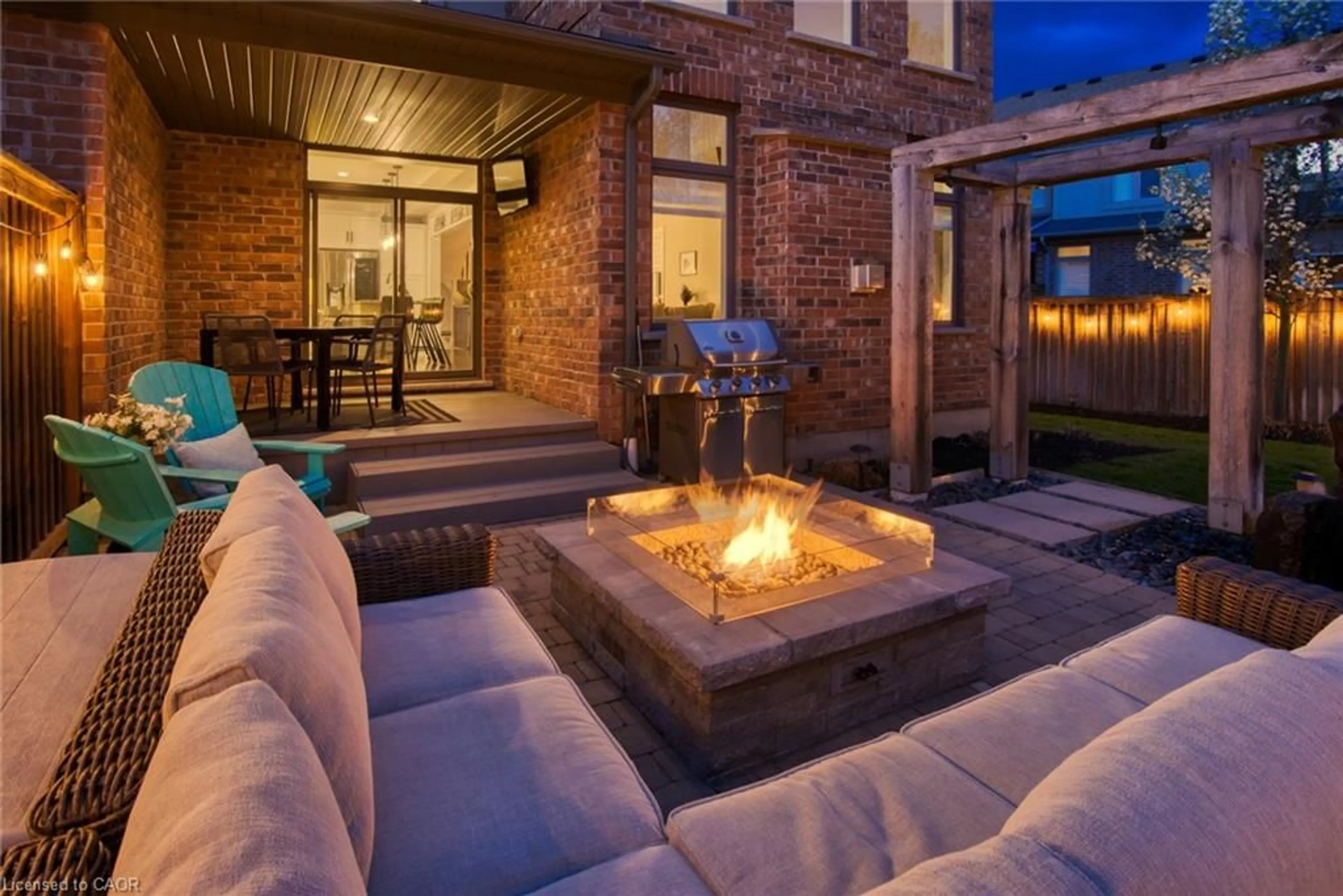 Patio, street for 423 Cider Mill Dr, Waterloo Ontario N2K 0C9