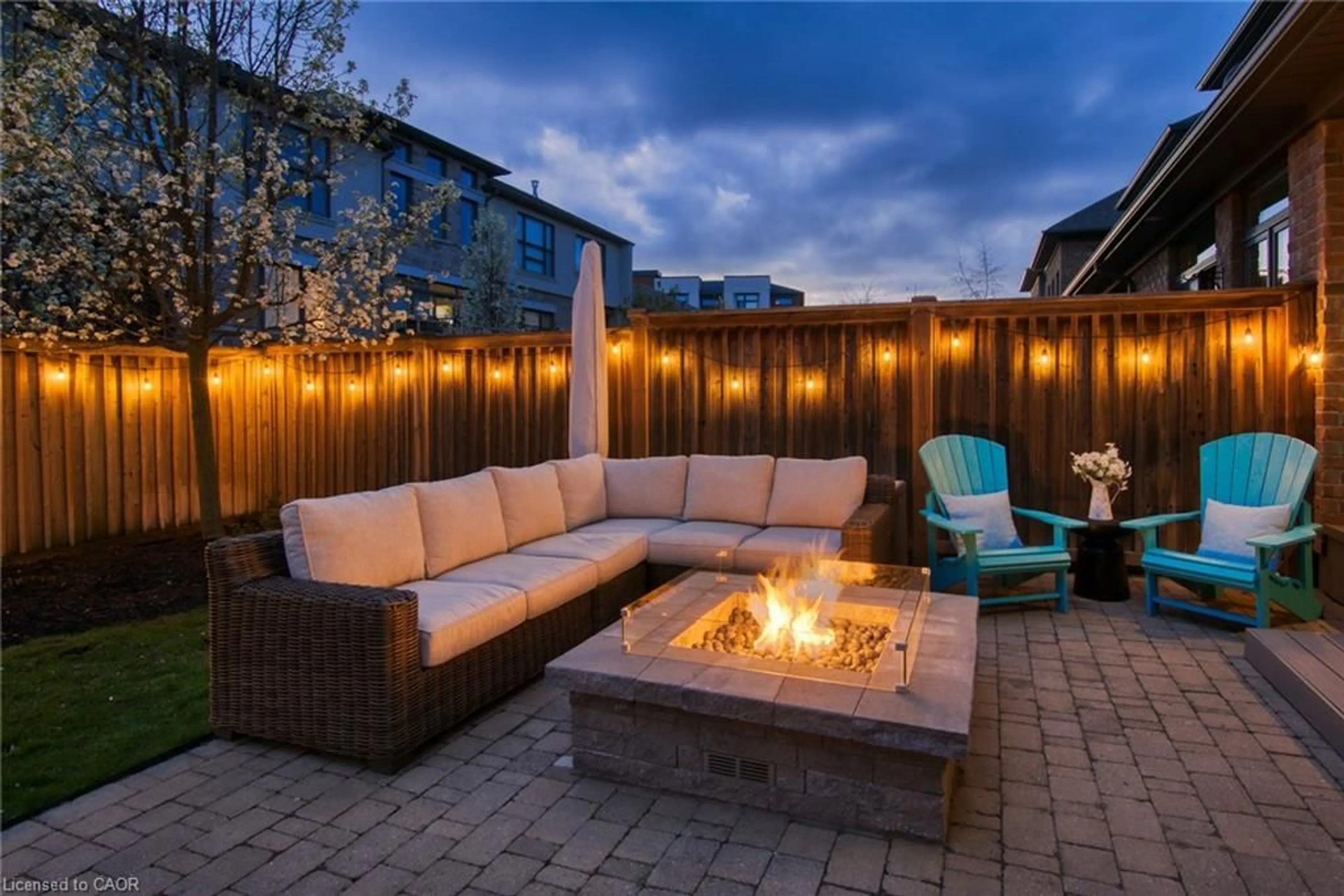 Patio, street for 423 Cider Mill Dr, Waterloo Ontario N2K 0C9