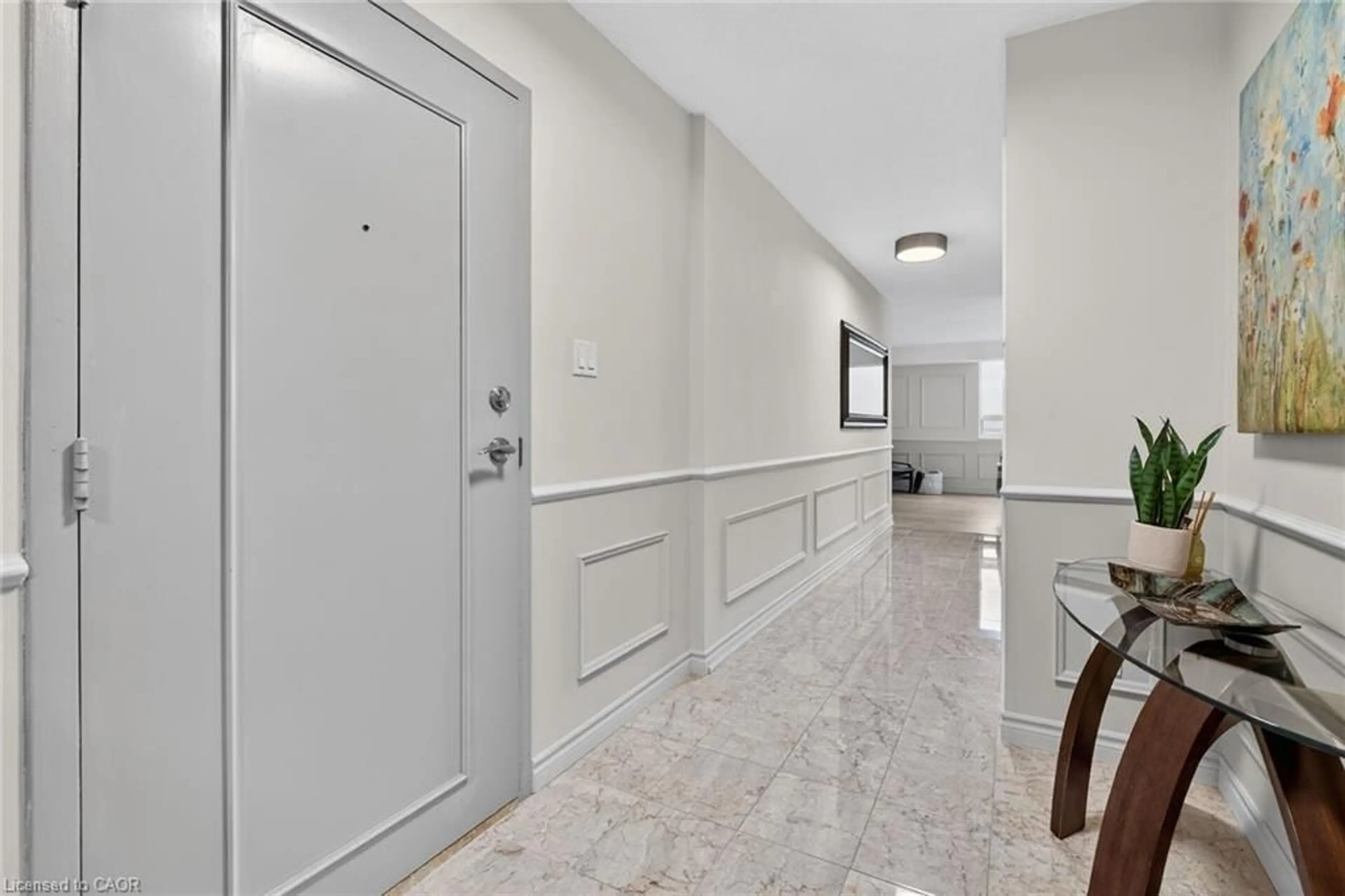 Indoor foyer for 500 Green Rd #605, Stoney Creek Ontario L8E 3M6