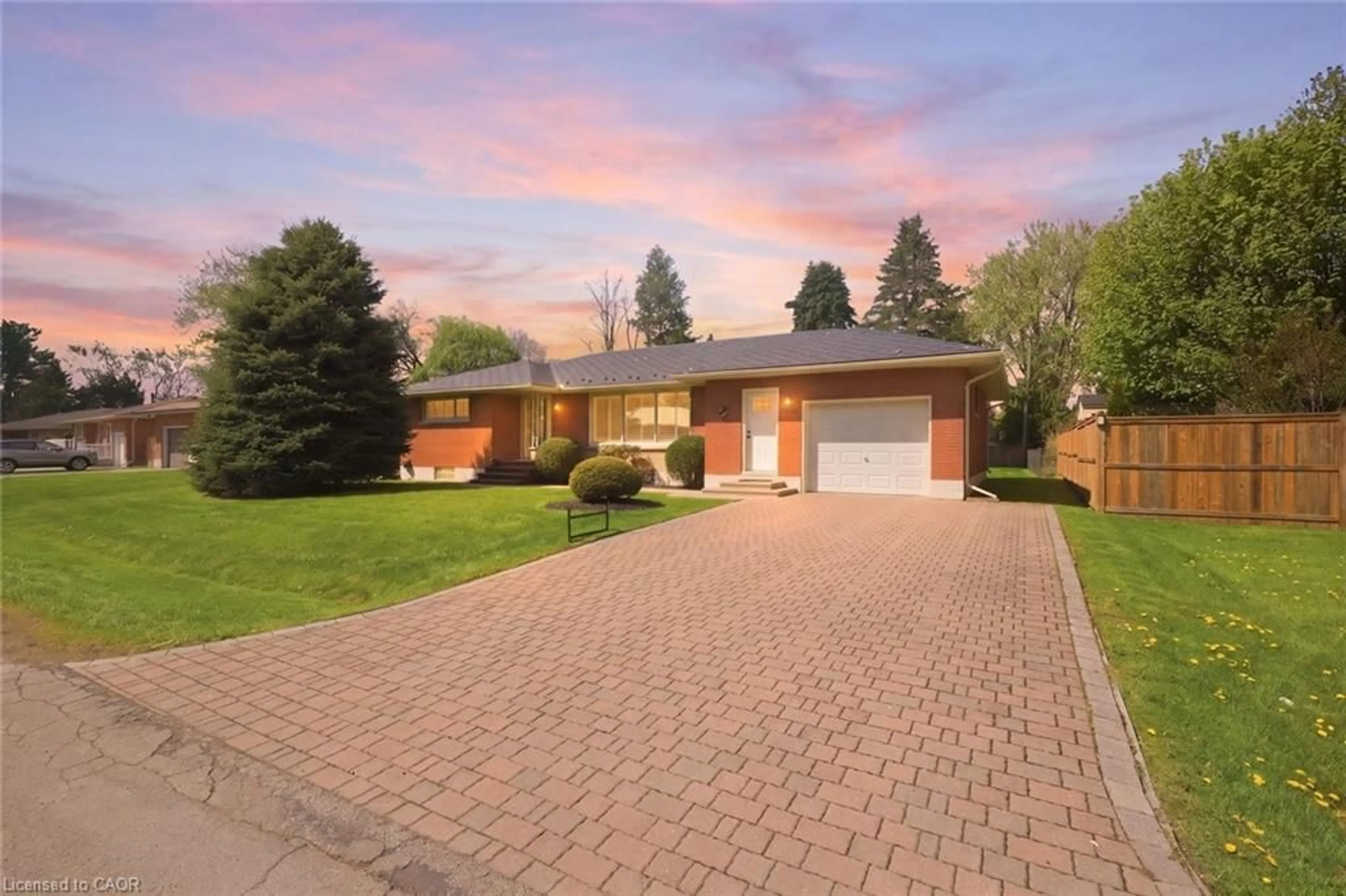 Home with brick exterior material, street for 256 Montclair Cres, Waterford Ontario N0E 1Y0
