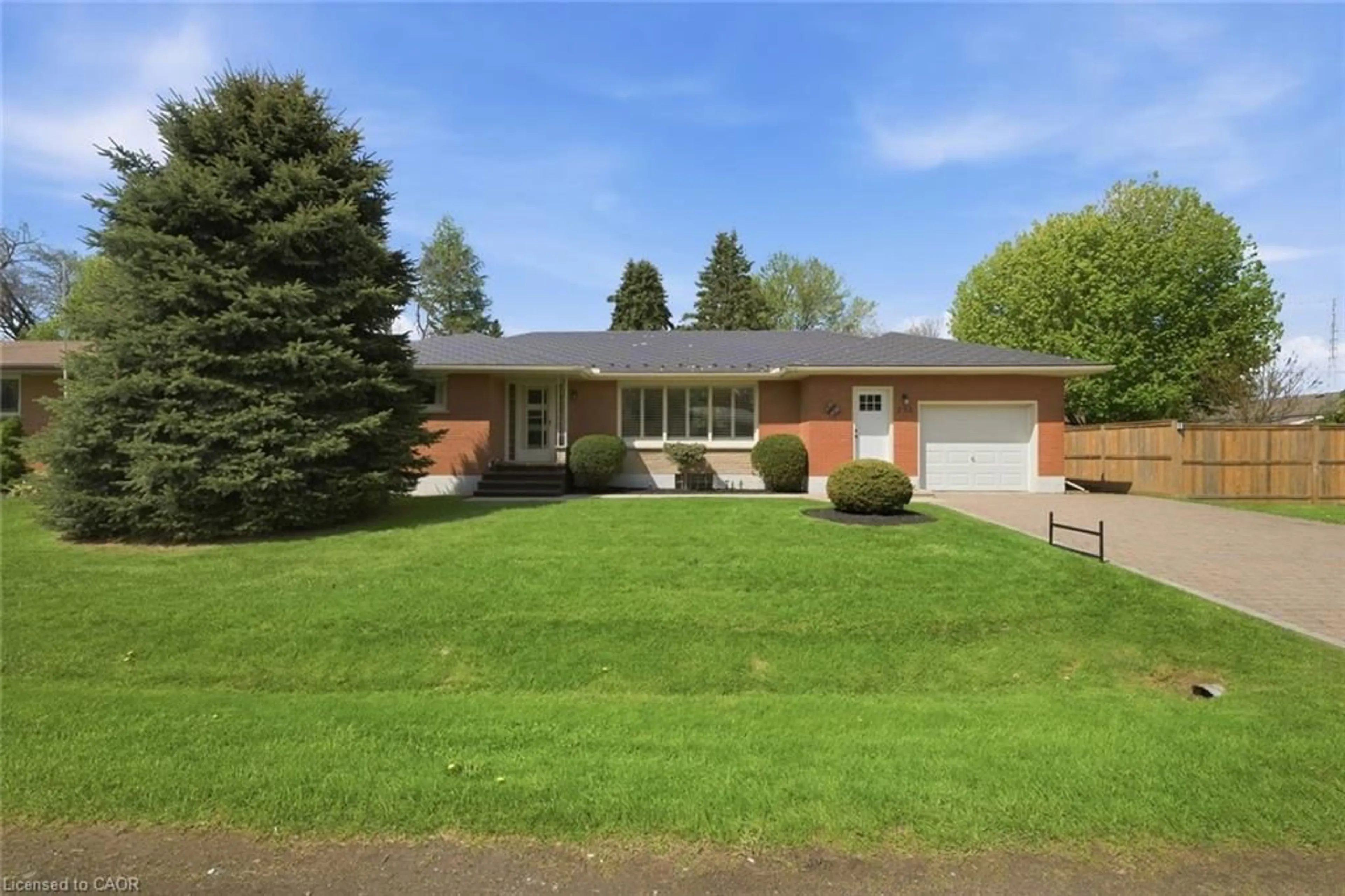 Home with brick exterior material, street for 256 Montclair Cres, Waterford Ontario N0E 1Y0