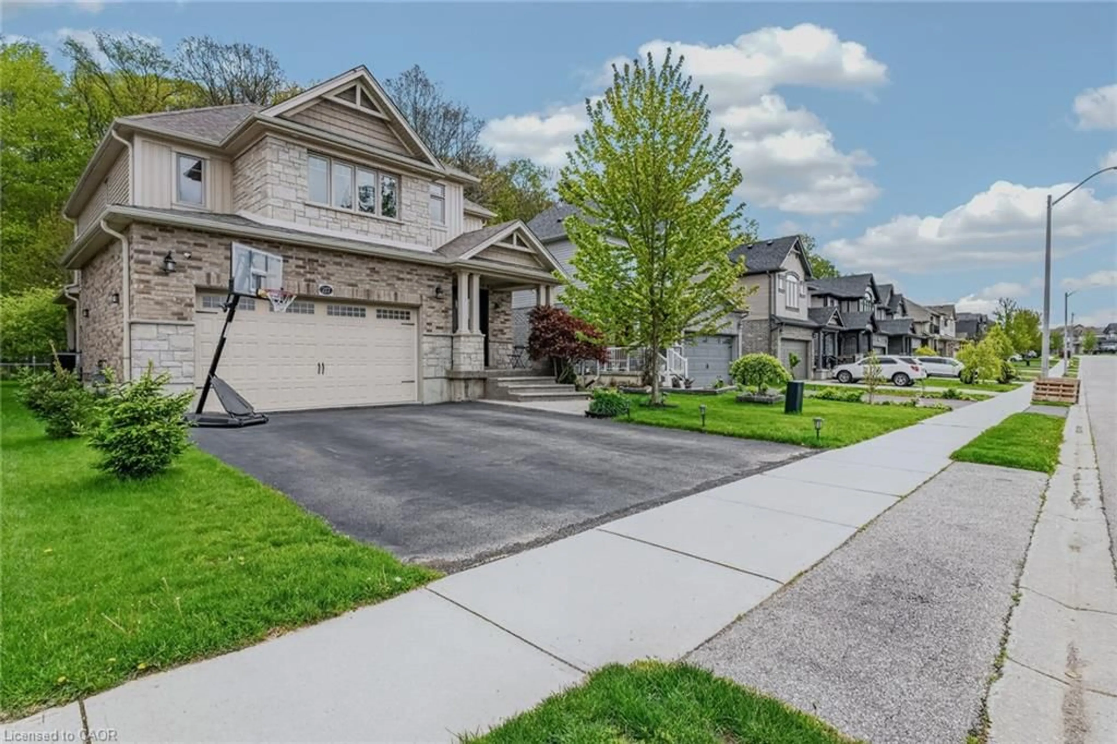 A pic from outside/outdoor area/front of a property/back of a property/a pic from drone, street for 217 Woodway Lane, Simcoe Ontario N3Y 0C7