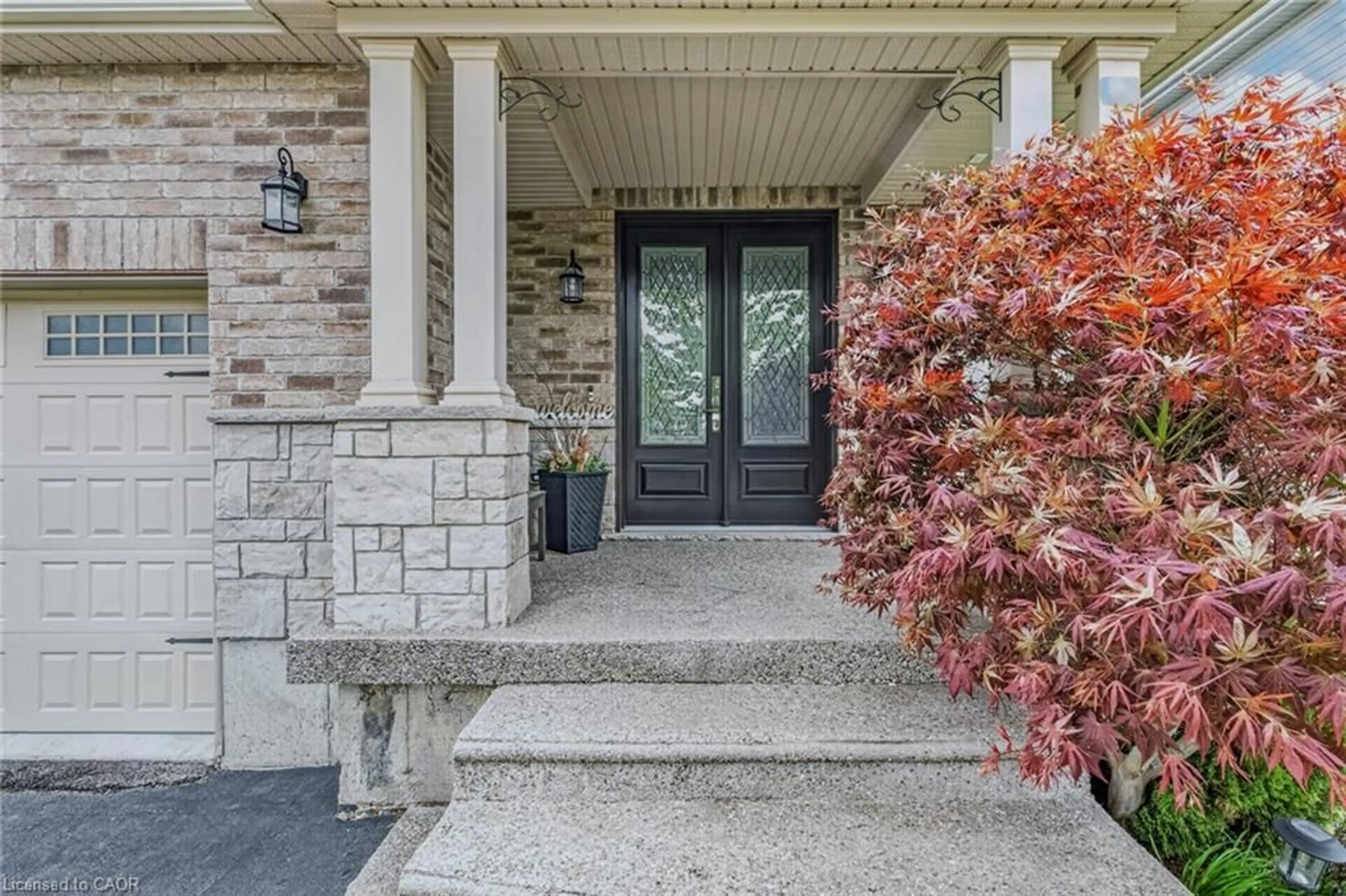 Indoor entryway for 217 Woodway Lane, Simcoe Ontario N3Y 0C7