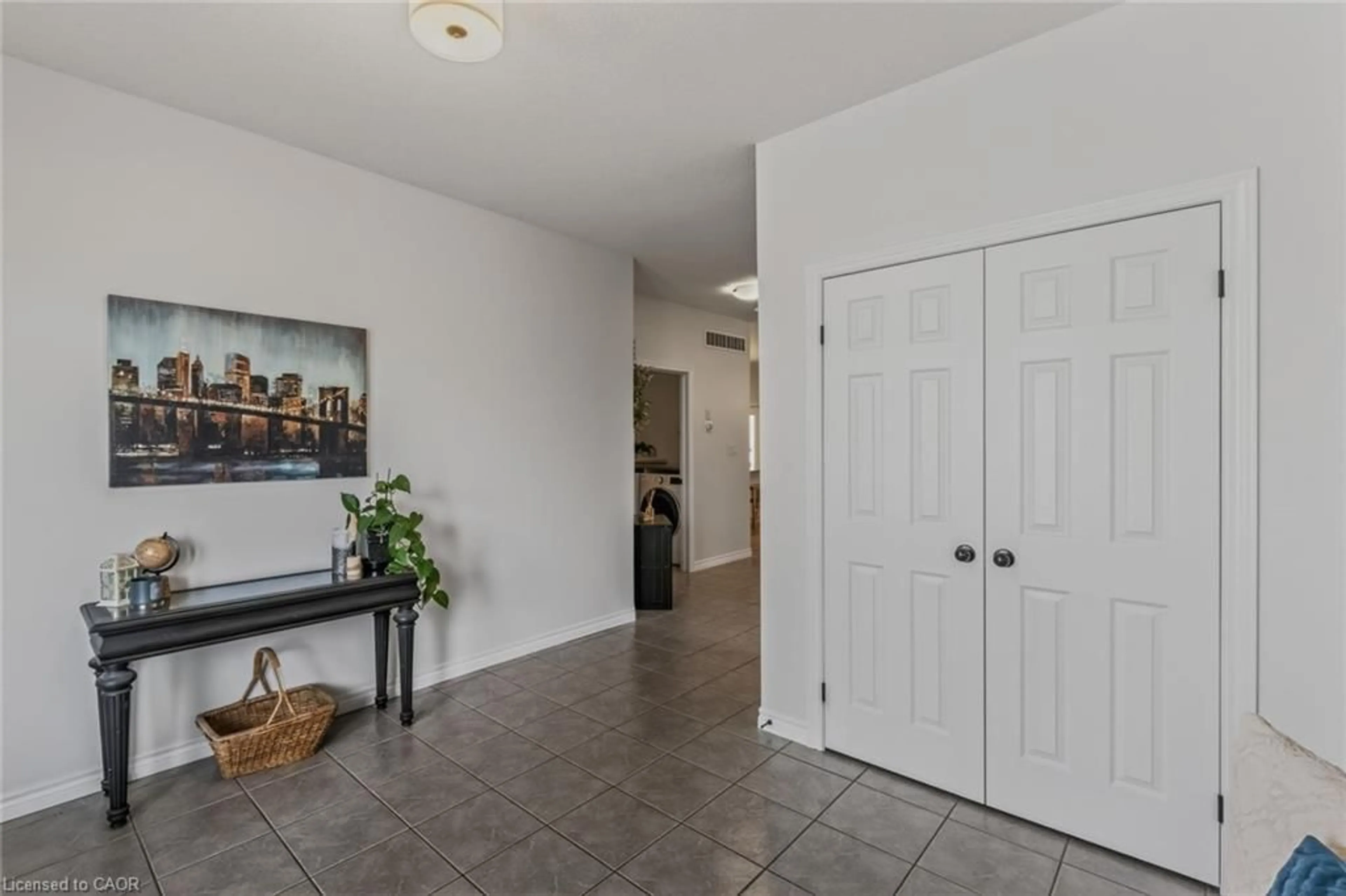 Indoor entryway for 217 Woodway Lane, Simcoe Ontario N3Y 0C7
