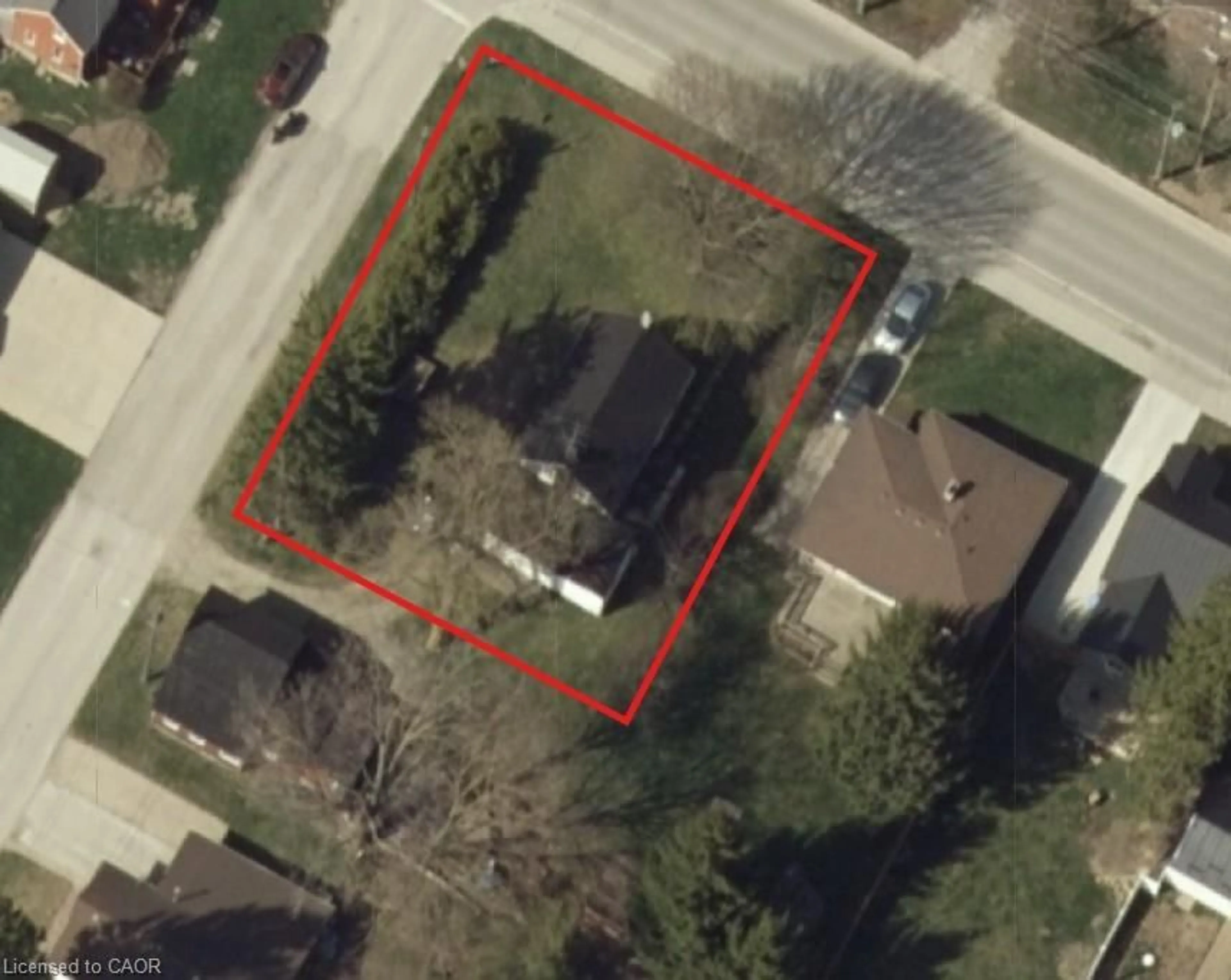 A pic from outside/outdoor area/front of a property/back of a property/a pic from drone, street for 740 Elma St, Listowel Ontario N4W 1W5