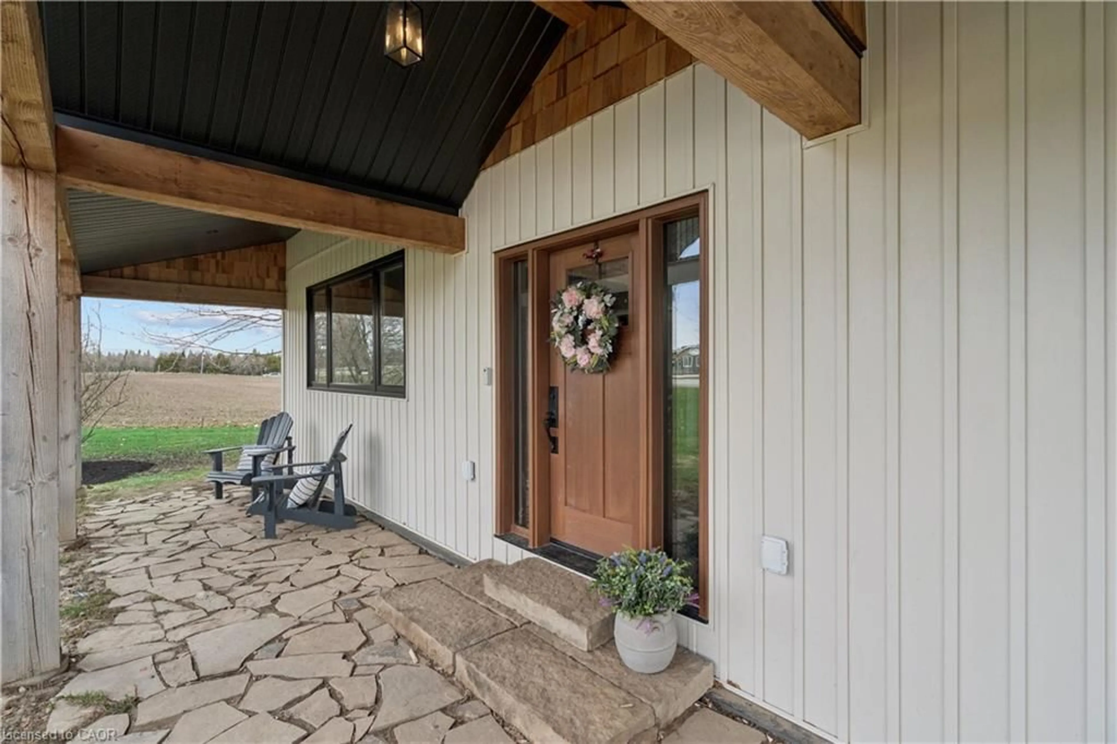 Indoor entryway for 8687 Wellington Rd 22, Rockwood Ontario N0B 2K0