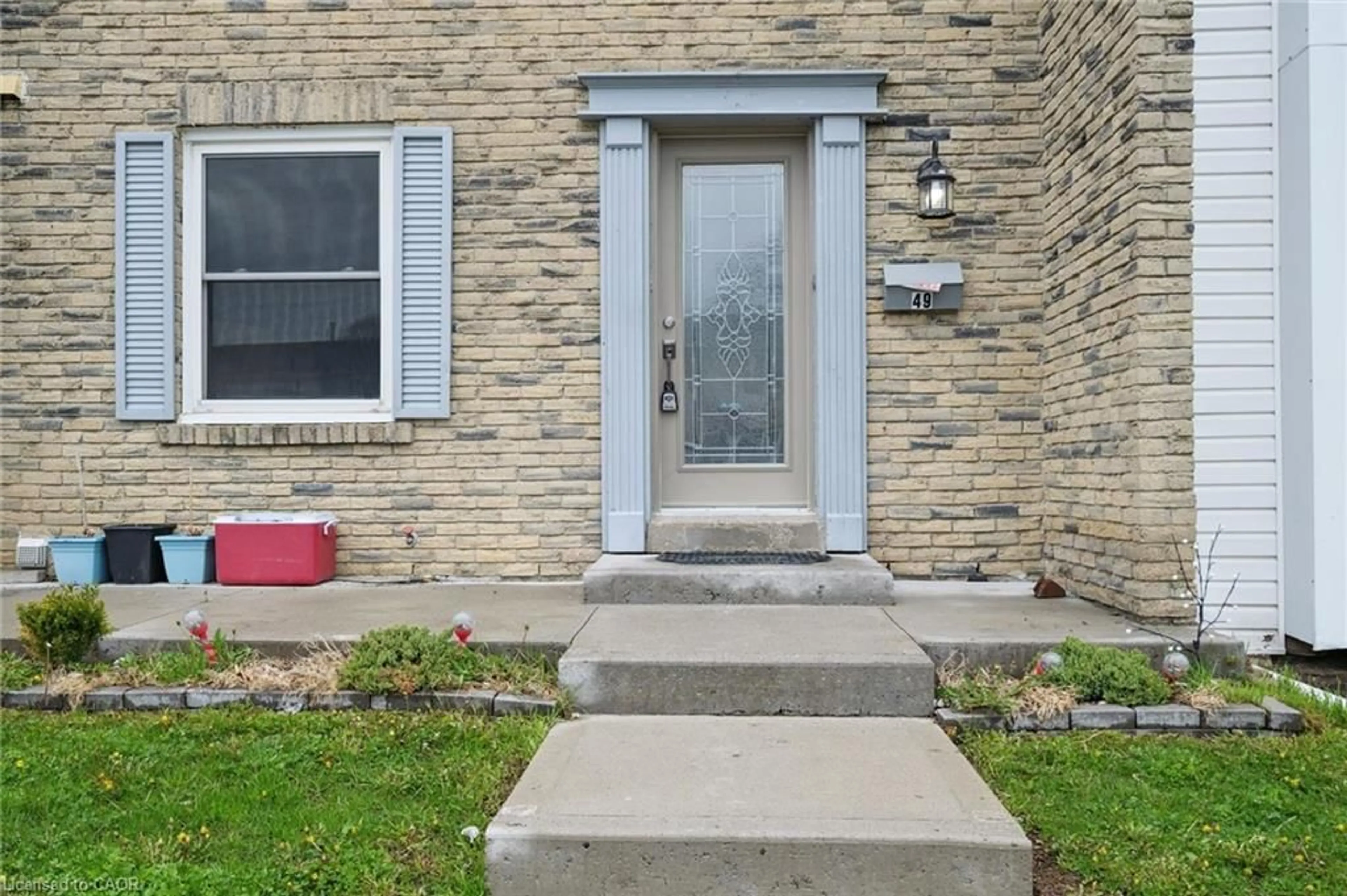 Indoor entryway for 900 Central Park Dr #49, Brampton Ontario L6S 3J6