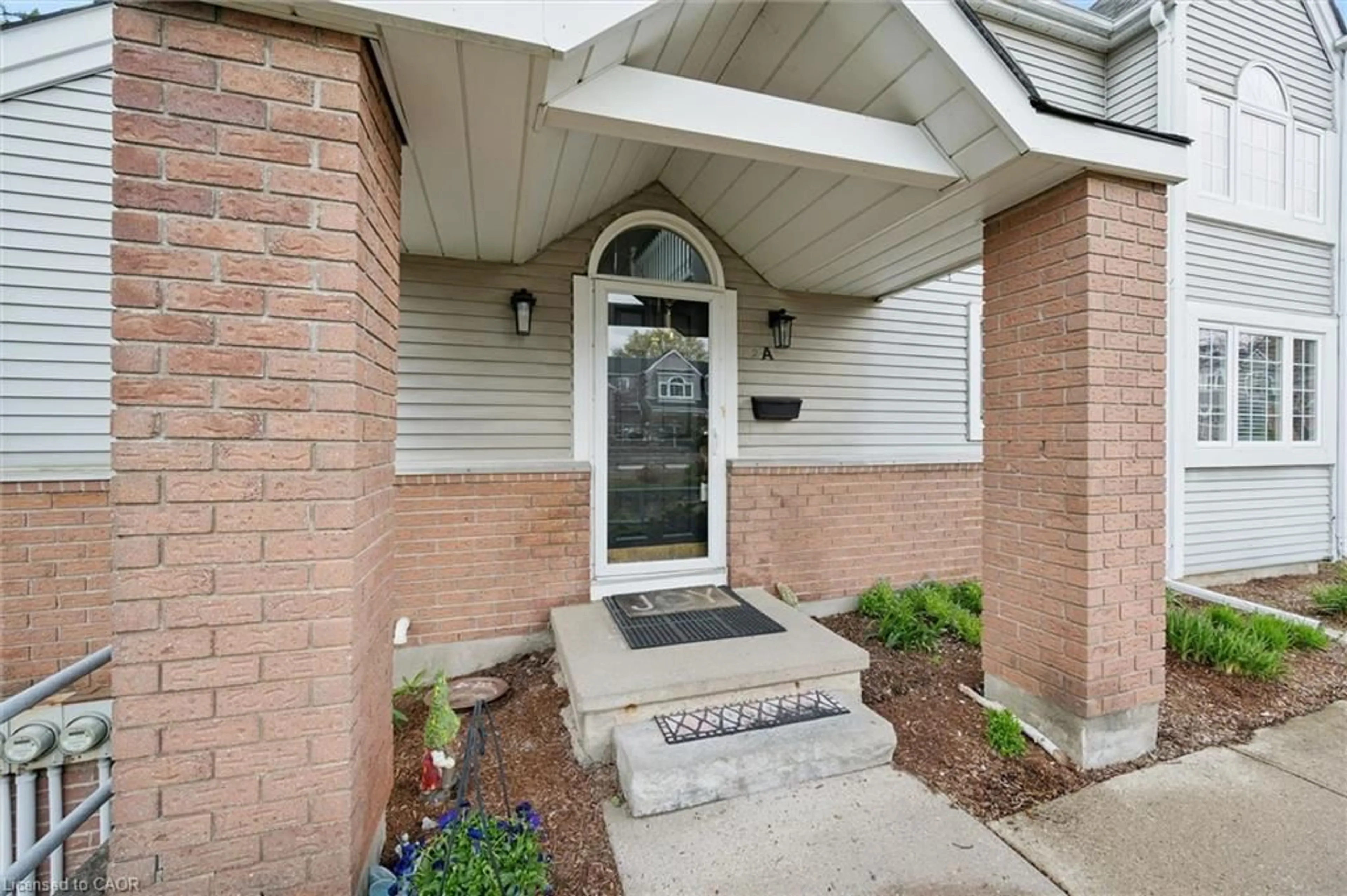 Indoor entryway for 270 Morrison Rd #2A, Kitchener Ontario N2A 3J5