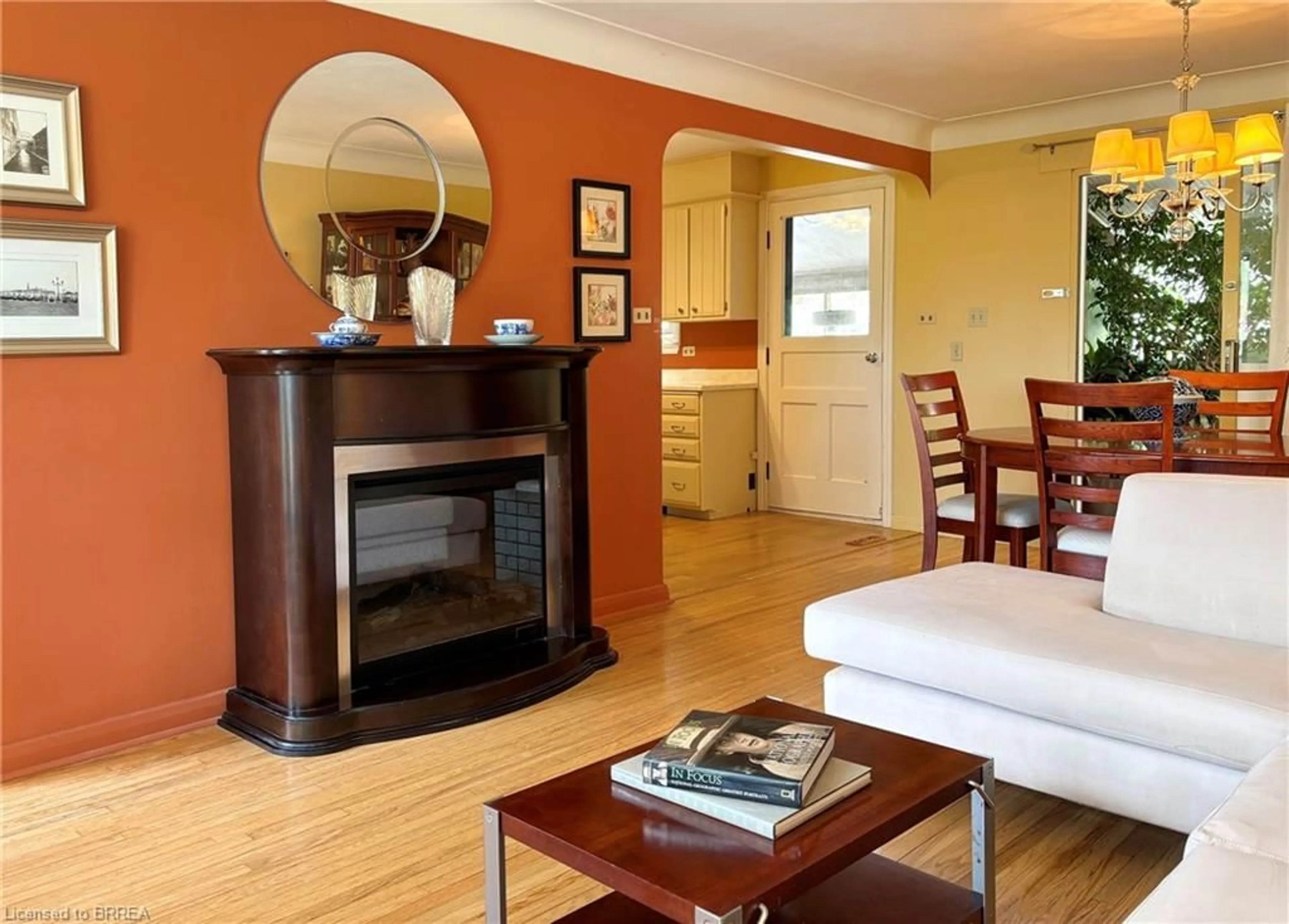 Living room with furniture, wood/laminate floor for 38 Slater St, Brantford Ontario N3T 4N9