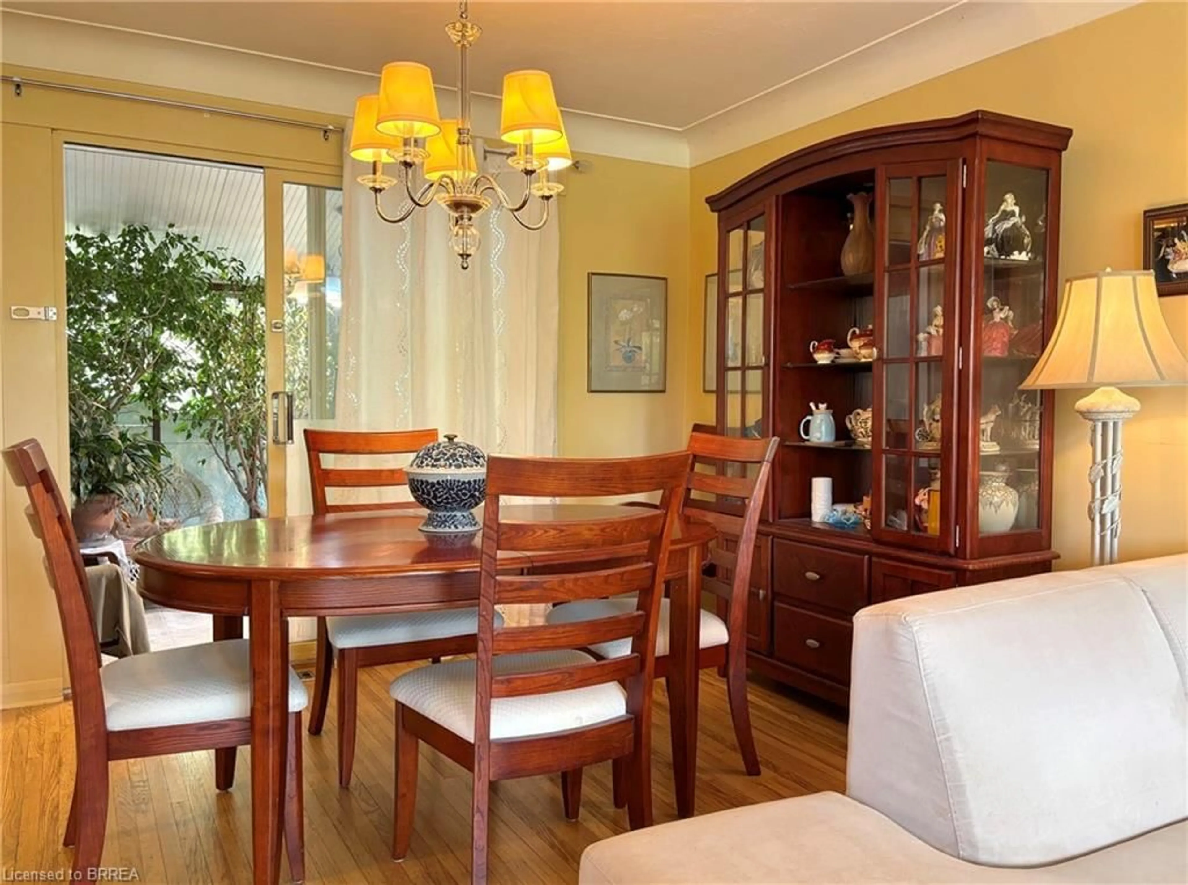 Dining room, wood/laminate floor for 38 Slater St, Brantford Ontario N3T 4N9