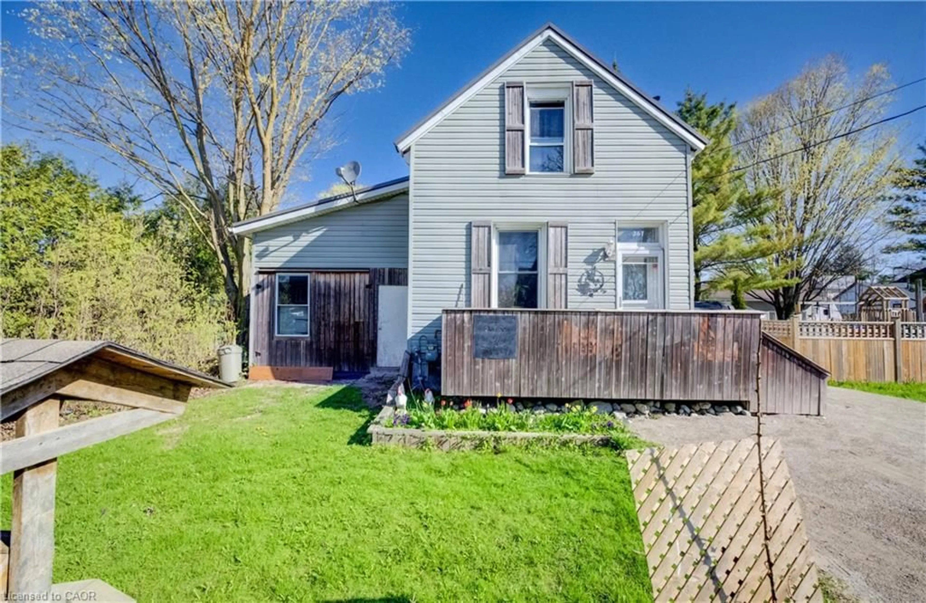 A pic from outside/outdoor area/front of a property/back of a property/a pic from drone, street for 361 Waterloo St, Mount Forest Ontario N0G 2L3