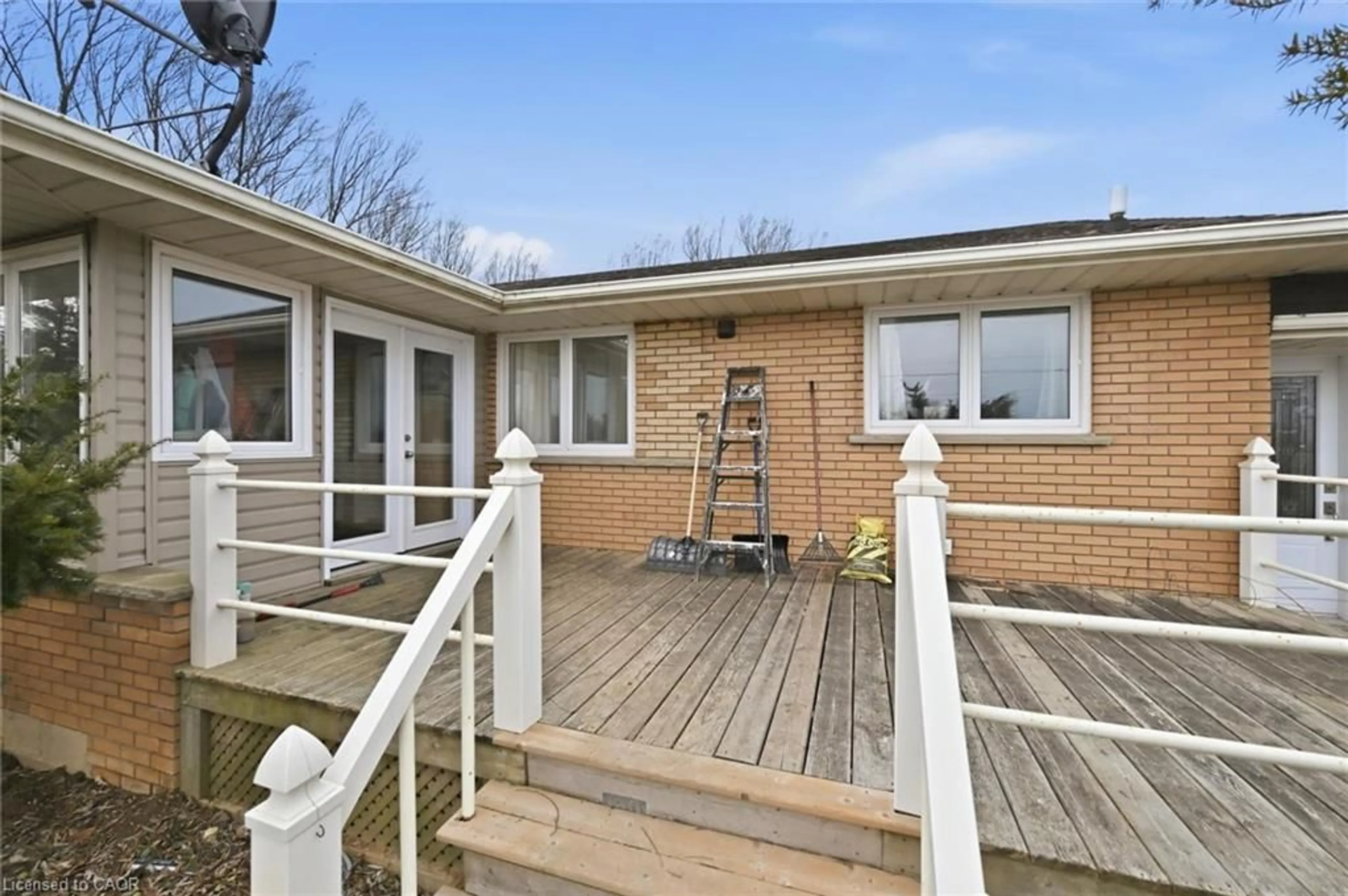 Unknown for 356 Mountain Rd, Grimsby Ontario L3M 4E7