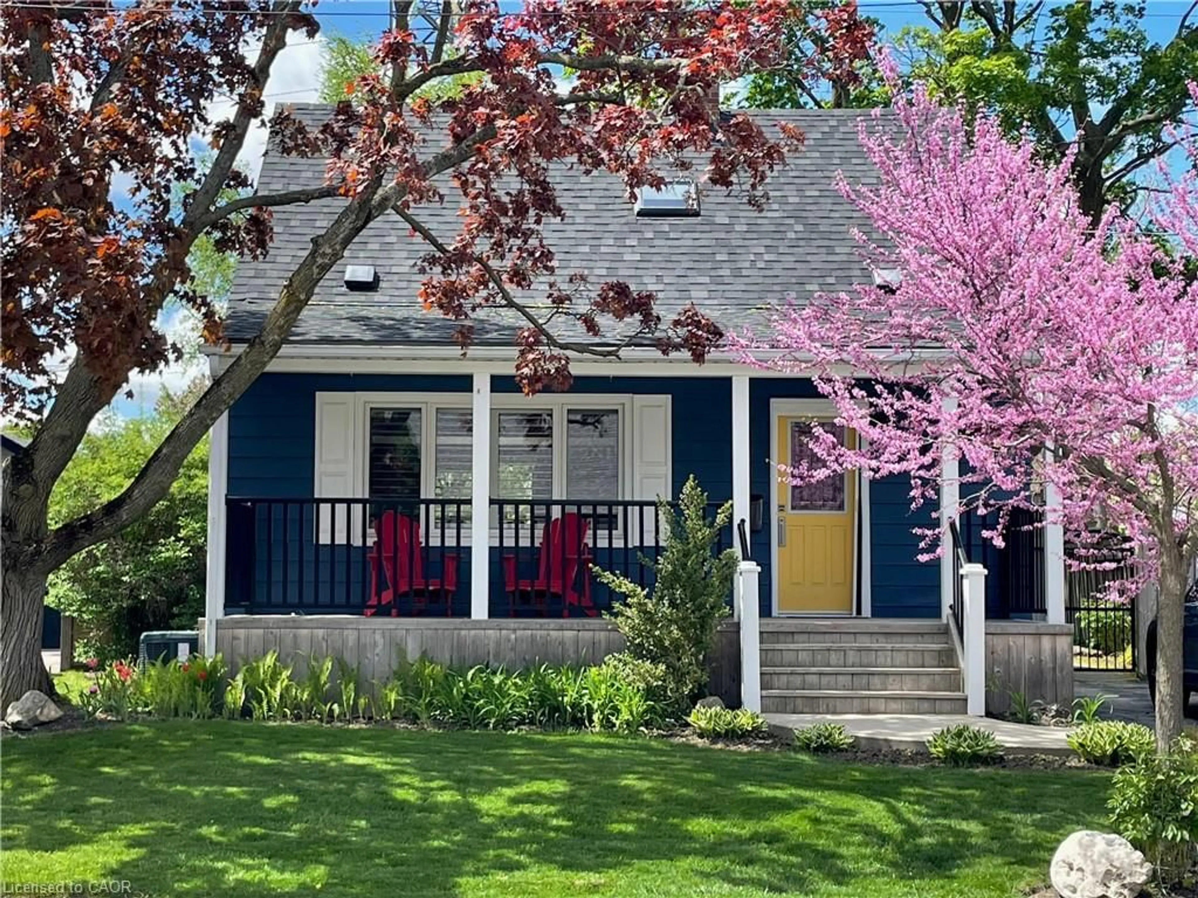 Home with vinyl exterior material, street for 710 Hager Ave, Burlington Ontario L7S 1R1