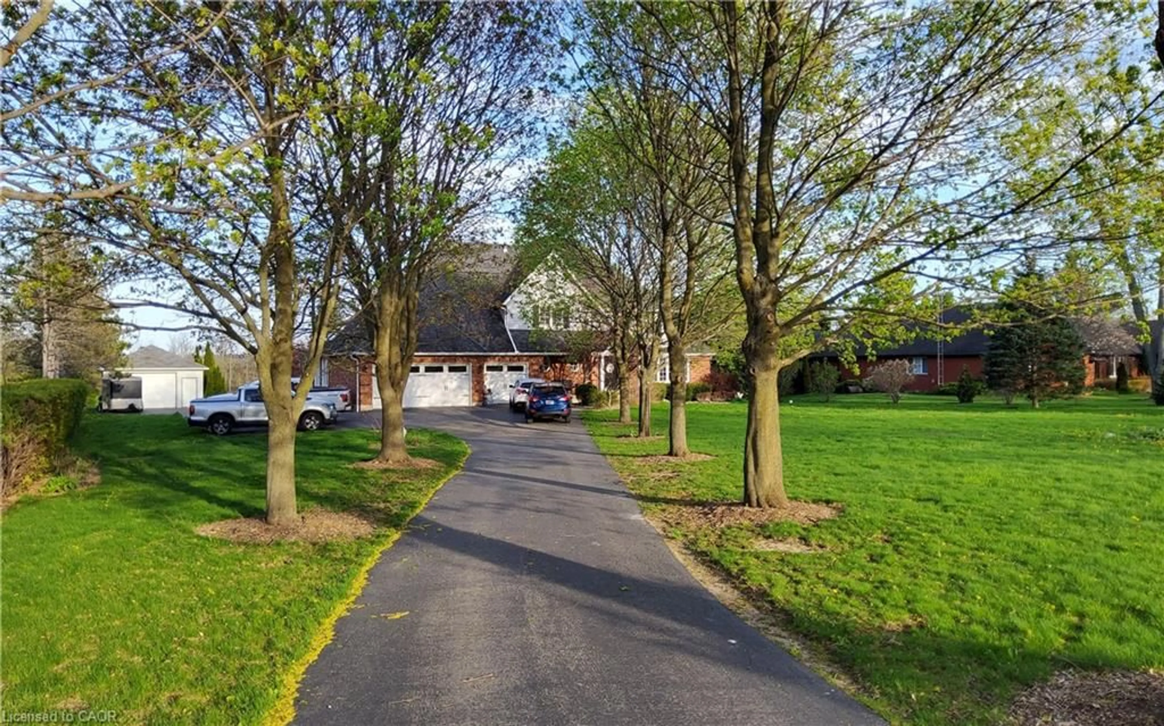 A pic from outside/outdoor area/front of a property/back of a property/a pic from drone, street for 26 Brant County Road 22, Caledonia Ontario N3W 2G9