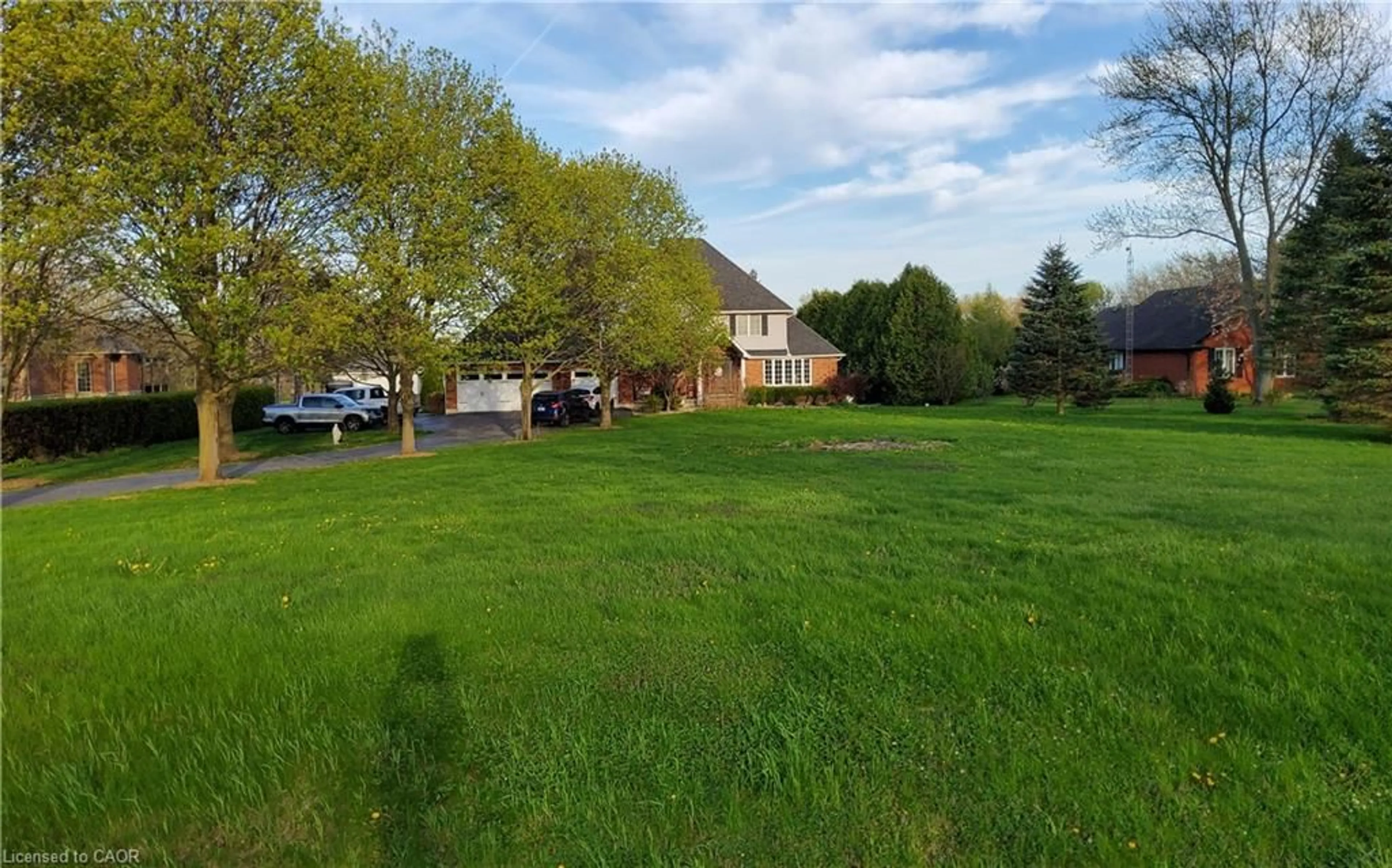 A pic from outside/outdoor area/front of a property/back of a property/a pic from drone, street for 26 Brant County Road 22, Caledonia Ontario N3W 2G9
