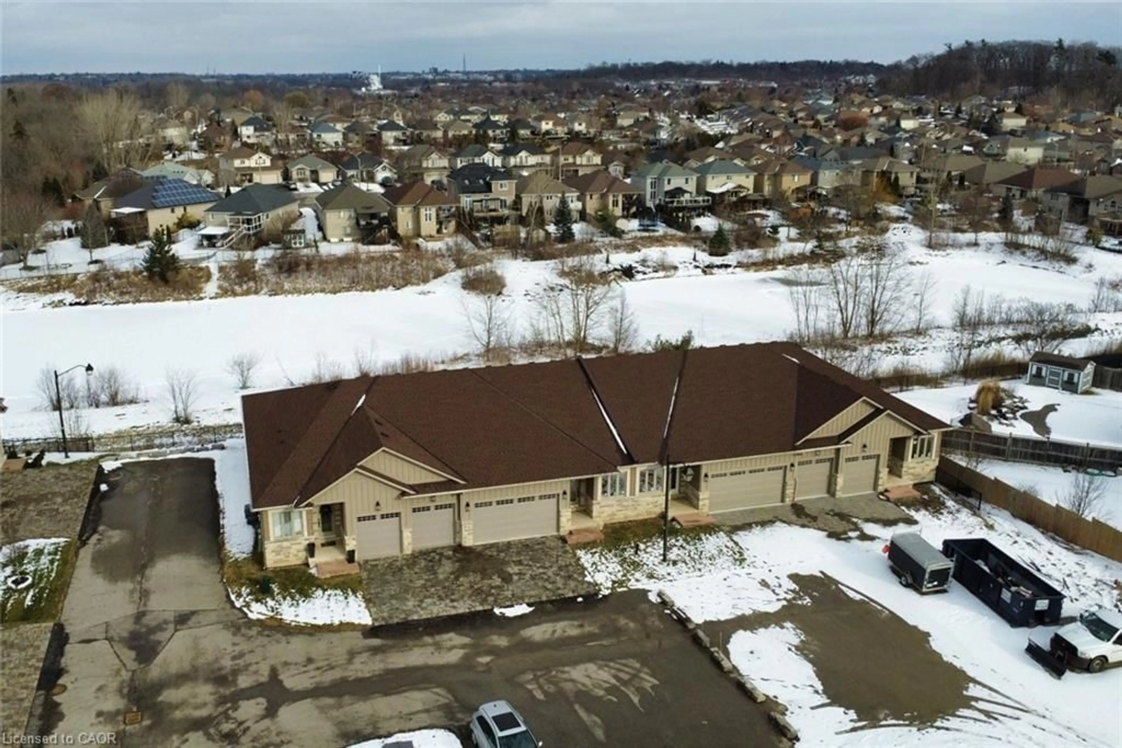 A pic from outside/outdoor area/front of a property/back of a property/a pic from drone, unknown for 40 Heath St #21, Brantford Ontario N3T 0N7