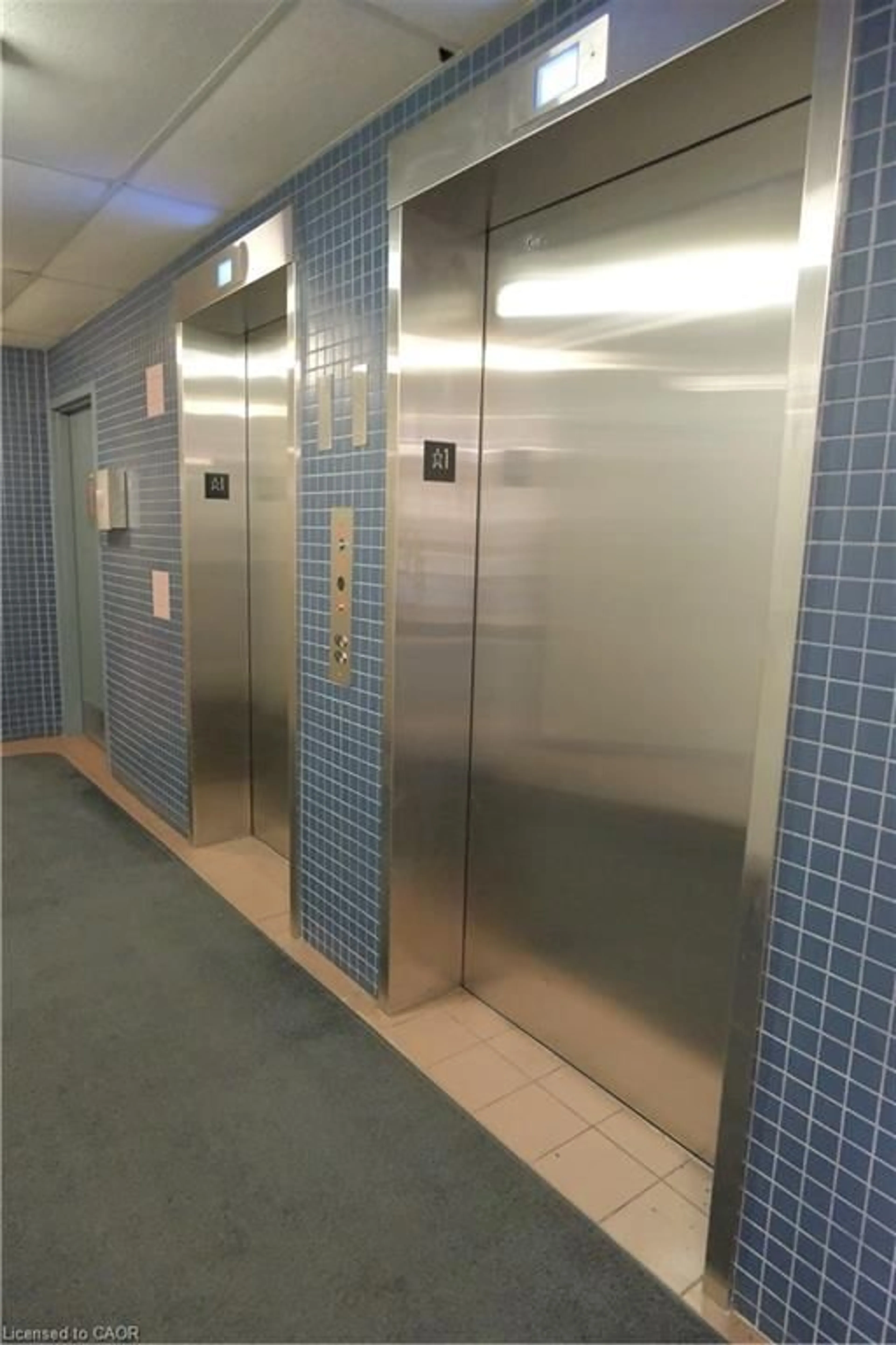 Indoor foyer for 175 Hunter St #301, Hamilton Ontario L8N 4E7