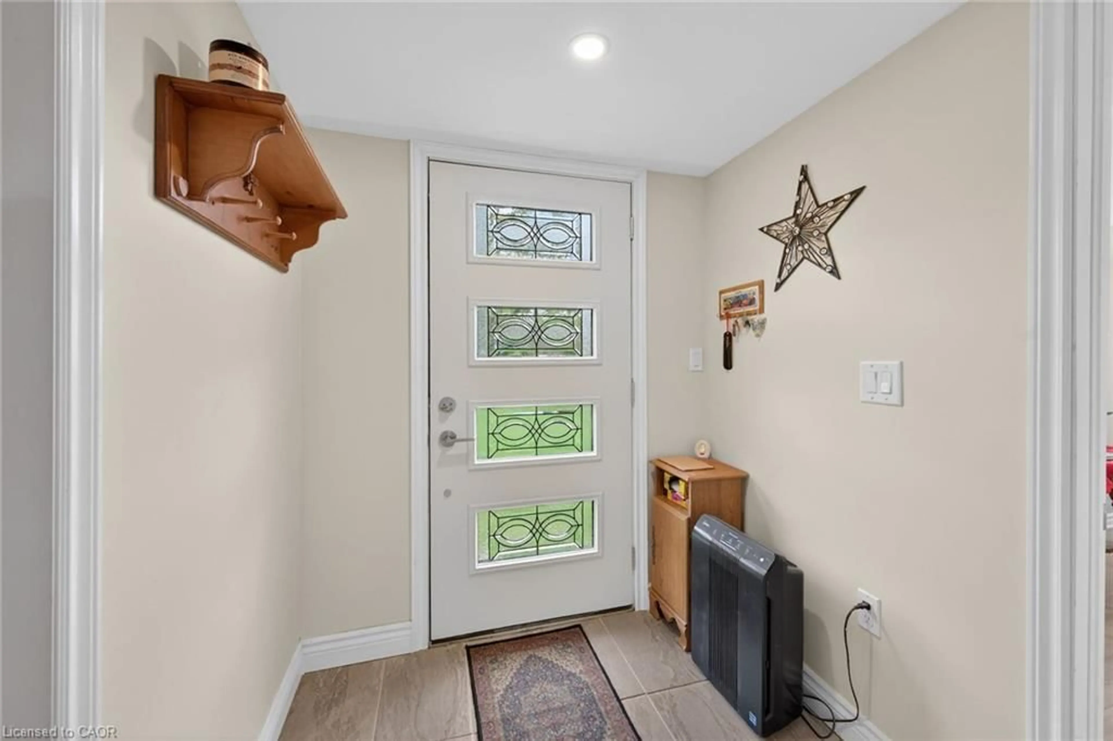 Indoor entryway for 13 Bill's Corners Rd, Simcoe Ontario N3Y 4K5