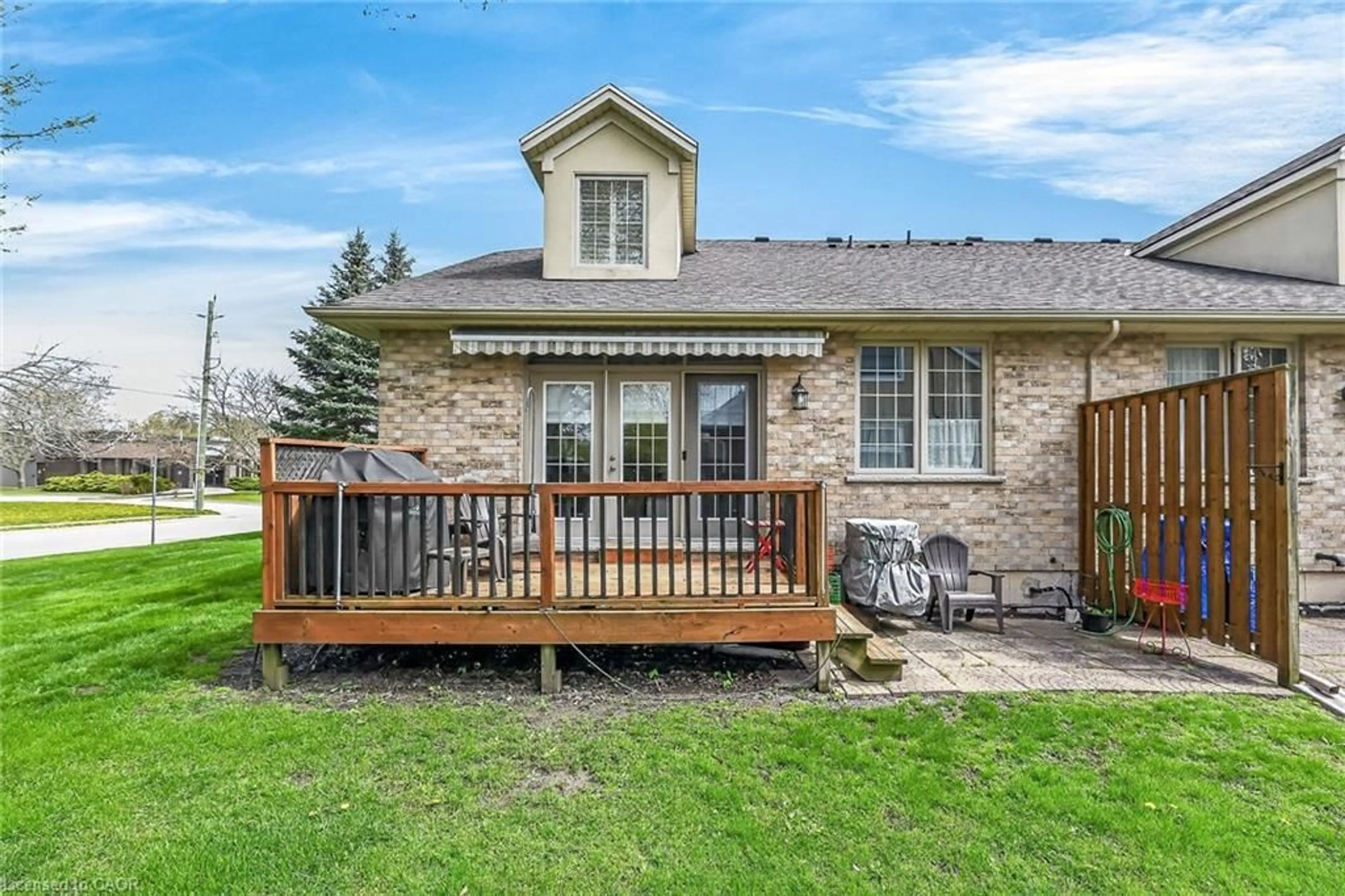 Patio, street for 1041 Pine St #22, Dunnville Ontario N1A 2N1