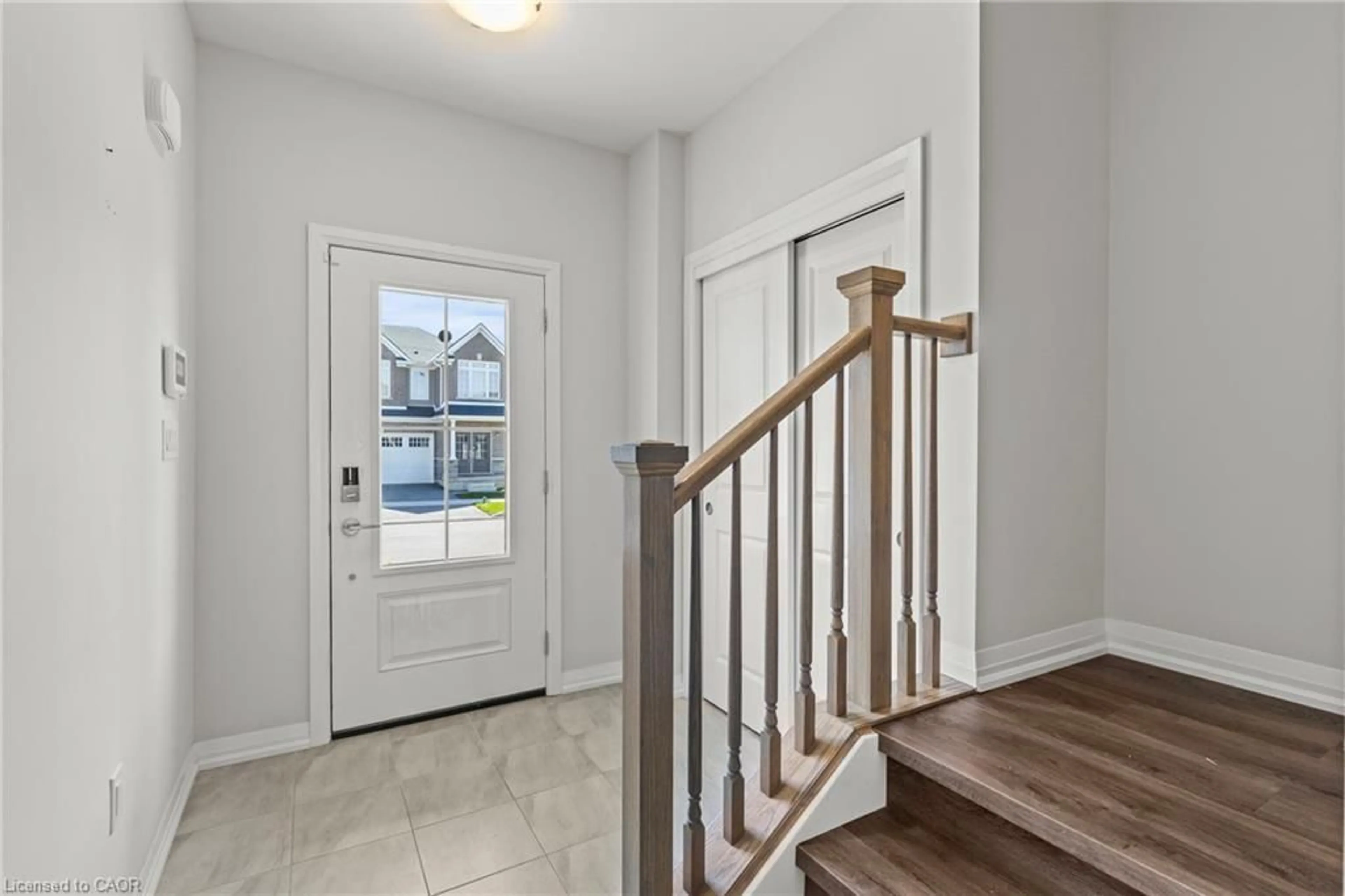 Indoor entryway for 46 Samuel Ave, Fonthill Ontario L2B 5N5