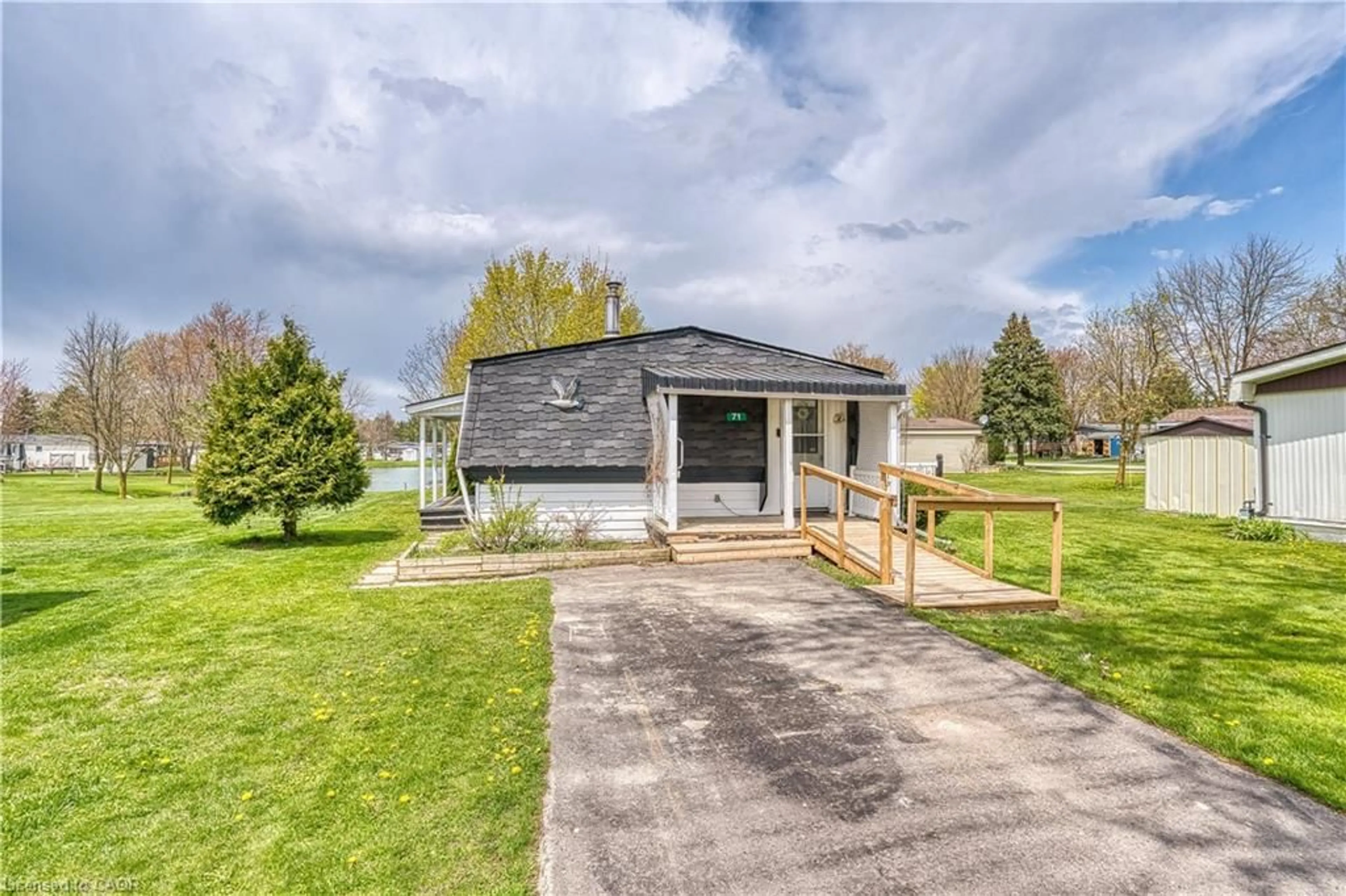 Shed for 71 Fairview Cres, Listowel Ontario N4W 3G8
