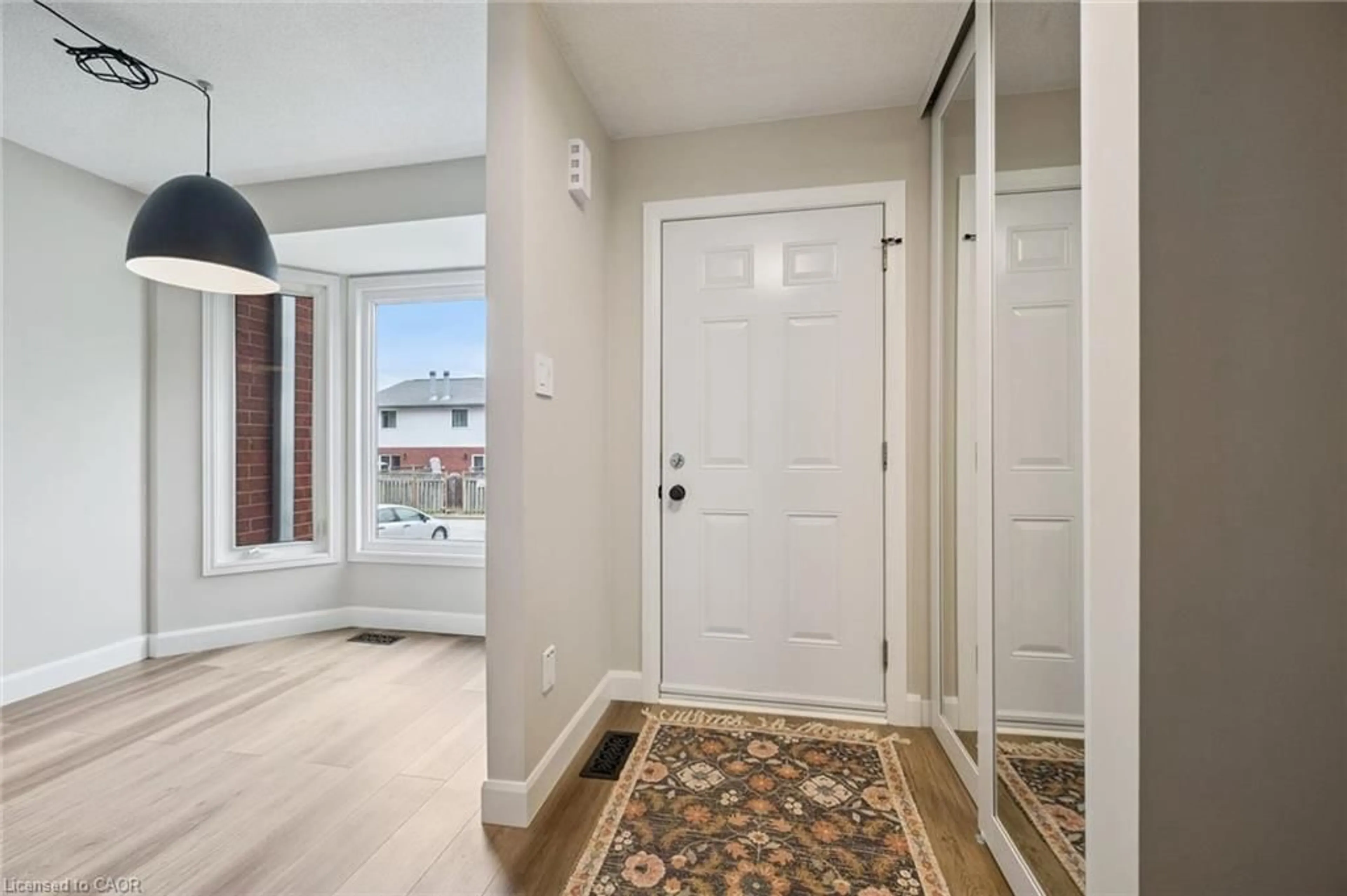 Indoor entryway for 219 Kingswood Dr #26, Kitchener Ontario N2E 3J4