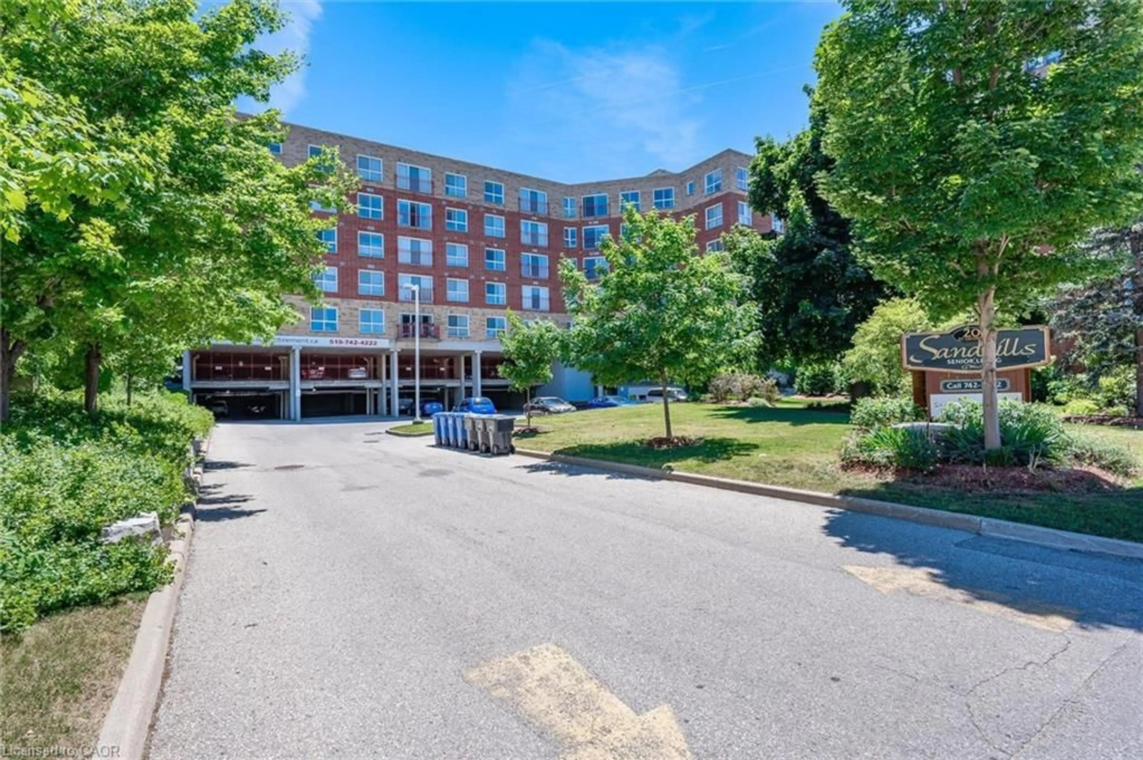 Patio, building for 20 St George St #311, Kitchener Ontario N2G 2S7