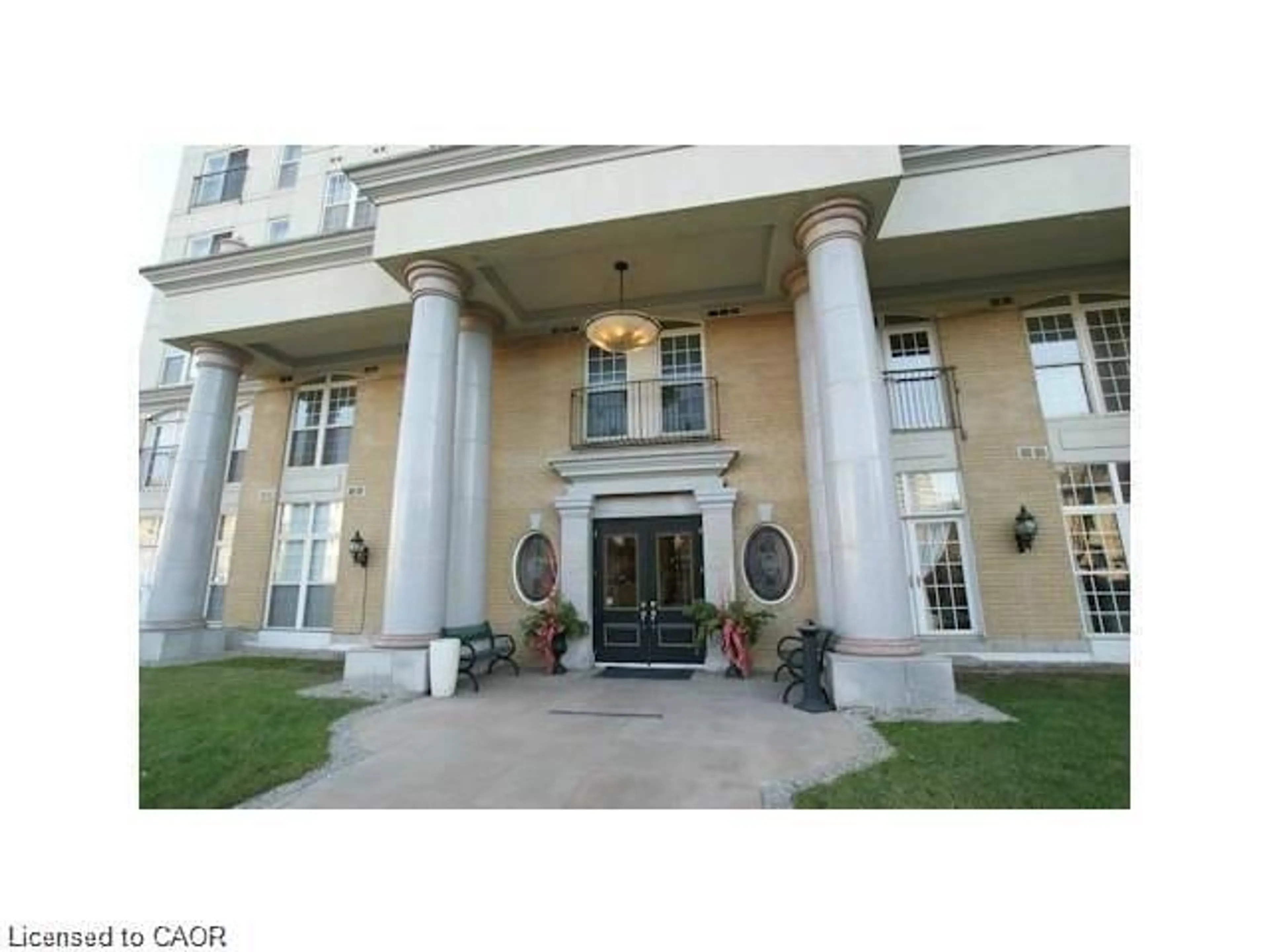 Indoor foyer for 135 James St #314, Hamilton Ontario L8P 2Z6