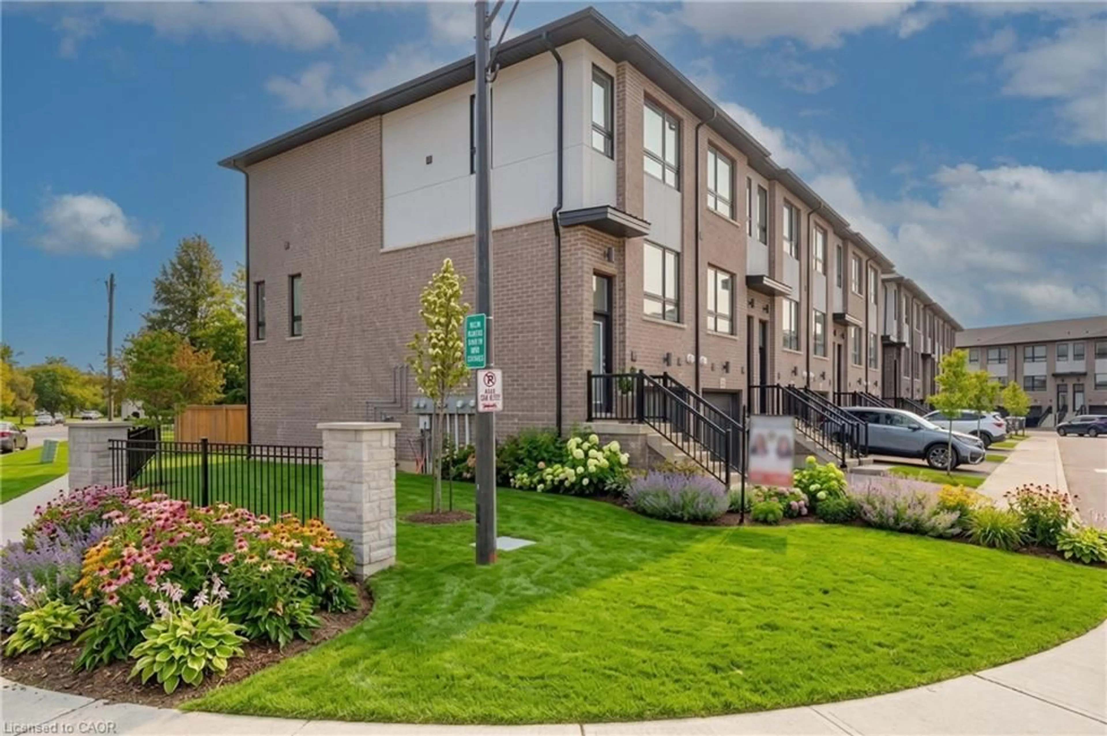 Patio, street for 720 Grey St #34, Brantford Ontario N3S 0K2