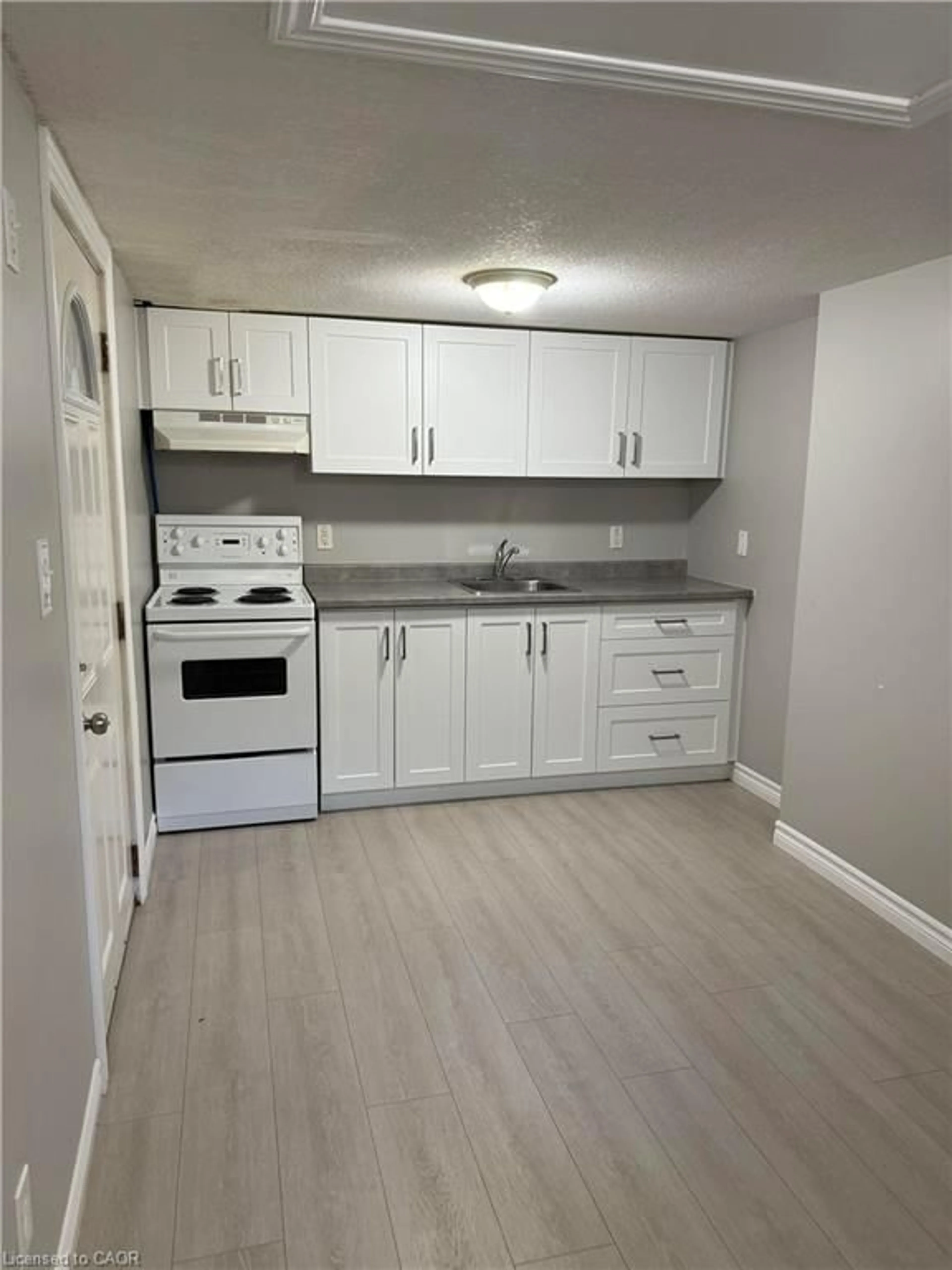 Standard kitchen, wood/laminate floor for 77 Cedar St, Kitchener Ontario N2G 3L6