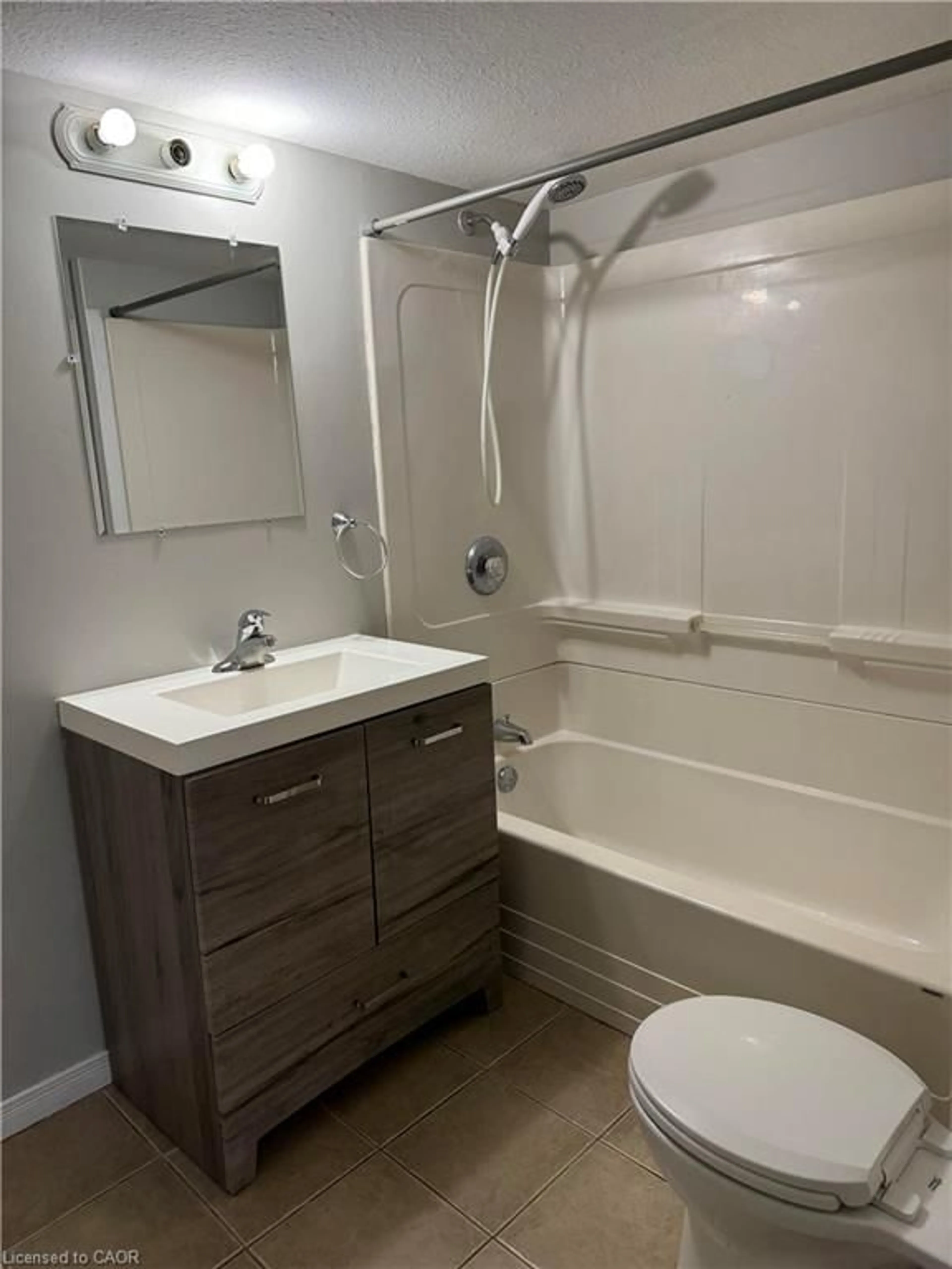 Standard bathroom, unknown for 77 Cedar St, Kitchener Ontario N2G 3L6