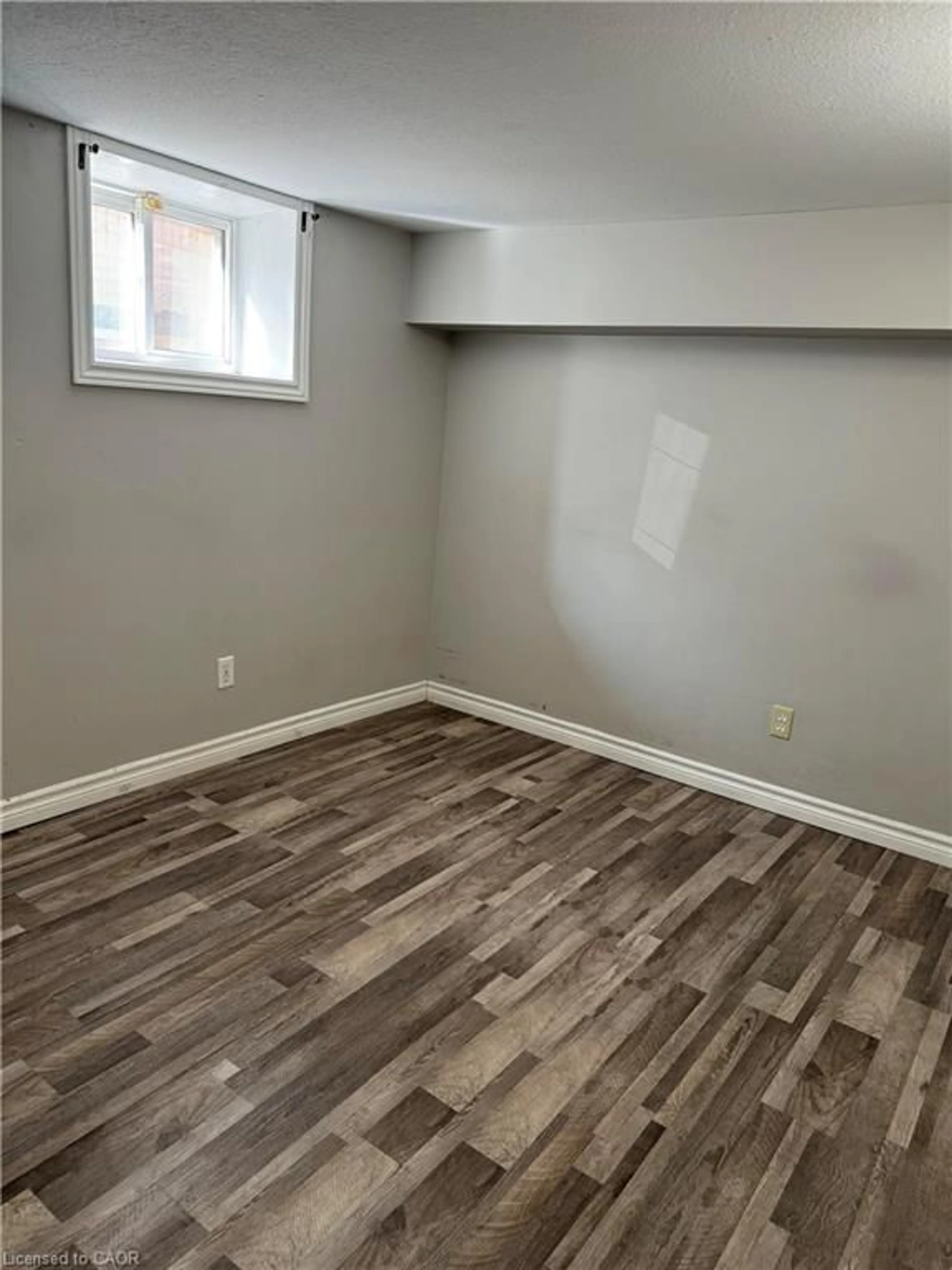 A pic of a room for 77 Cedar St, Kitchener Ontario N2G 3L6