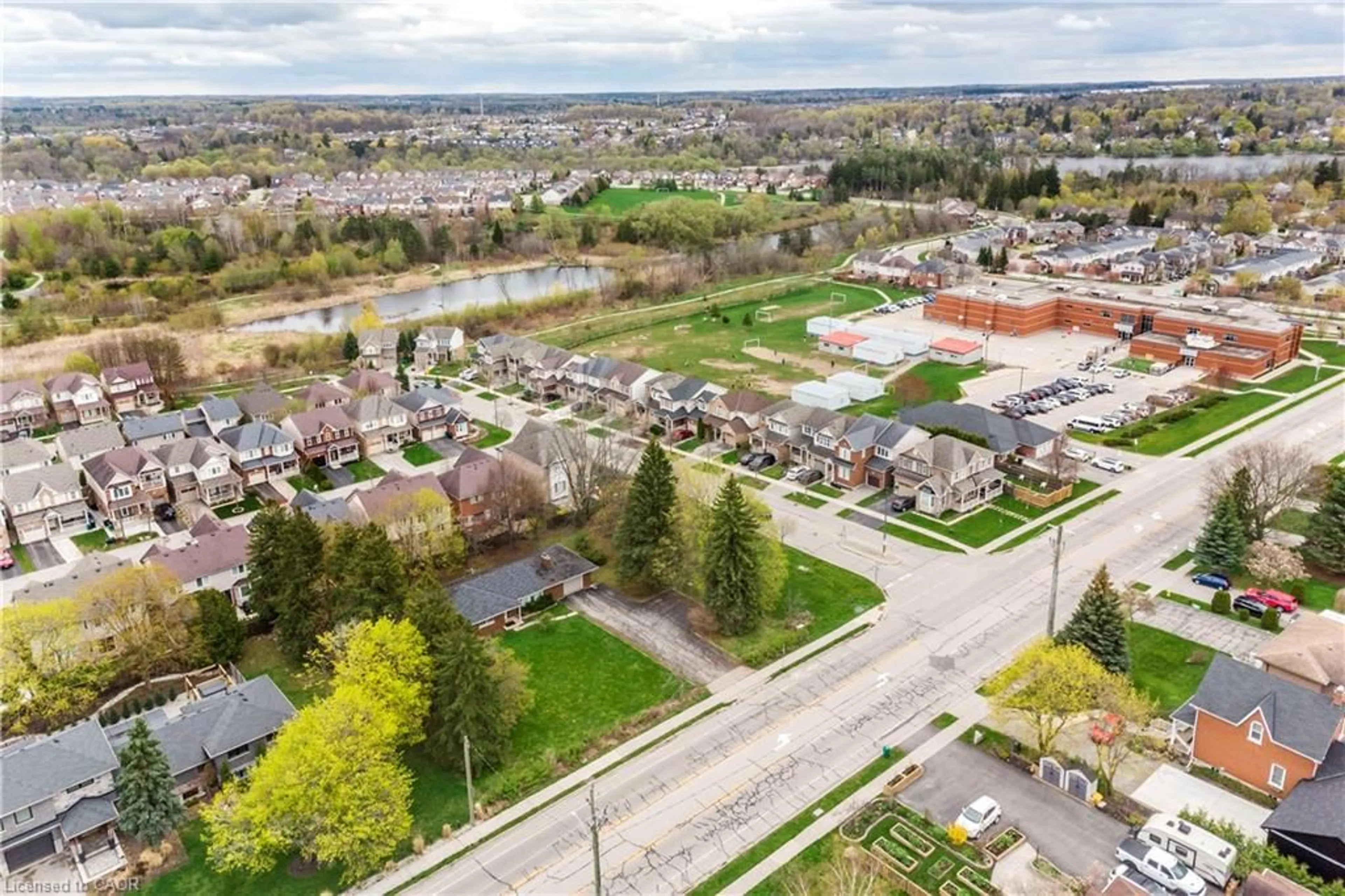 A pic from outside/outdoor area/front of a property/back of a property/a pic from drone, street for 355 Guelph Ave, Cambridge Ontario N3C 2V3