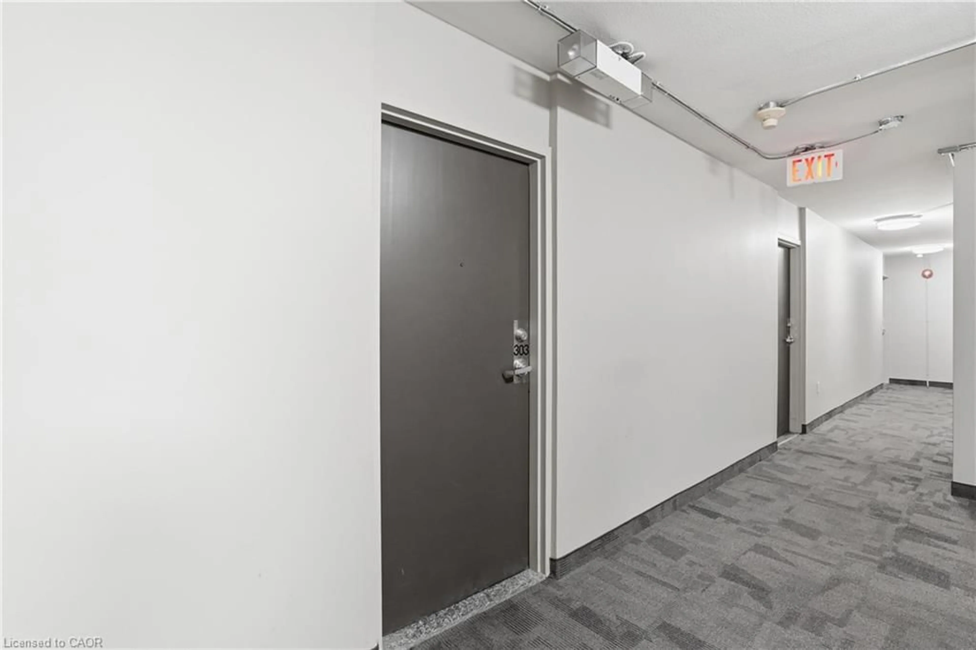 Indoor foyer for 30 Summit Ave #401, Hamilton Ontario L8V 2R8