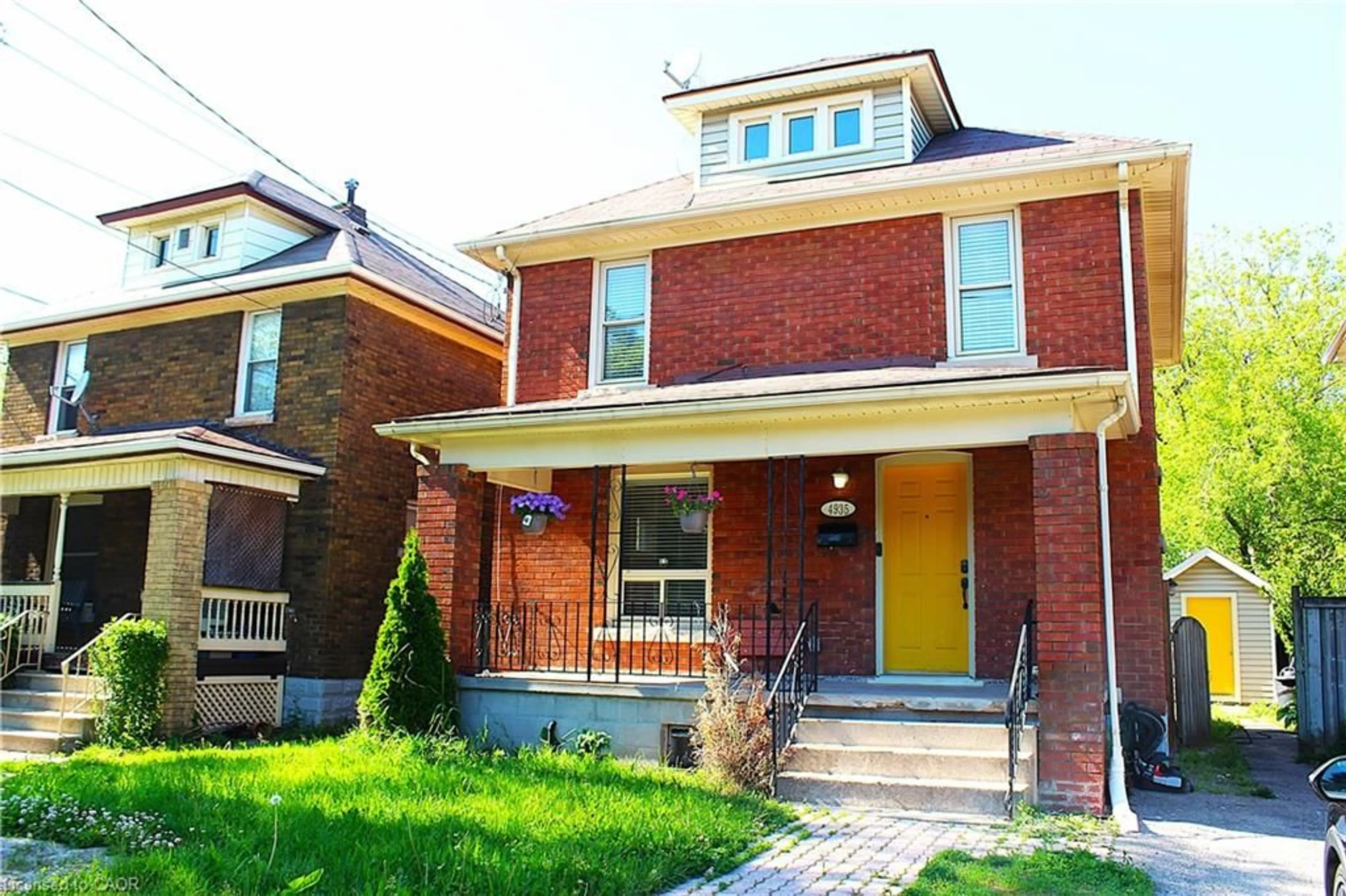 Home with brick exterior material, street for 4935 Willmott St, Niagara Falls Ontario L2E 1Z6