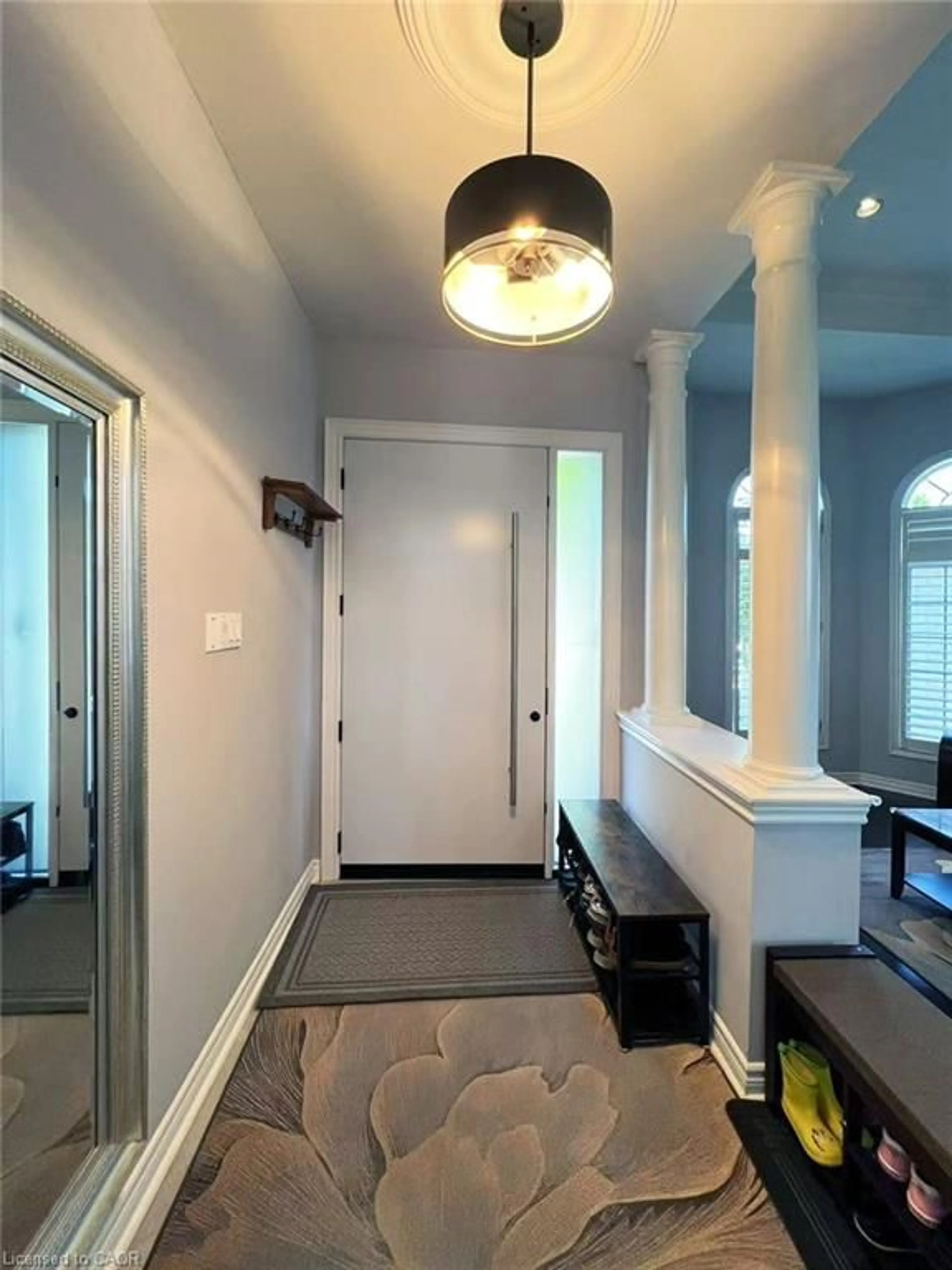 Indoor entryway for 7 Tandem Crt, Ancaster Ontario L9K 1M1