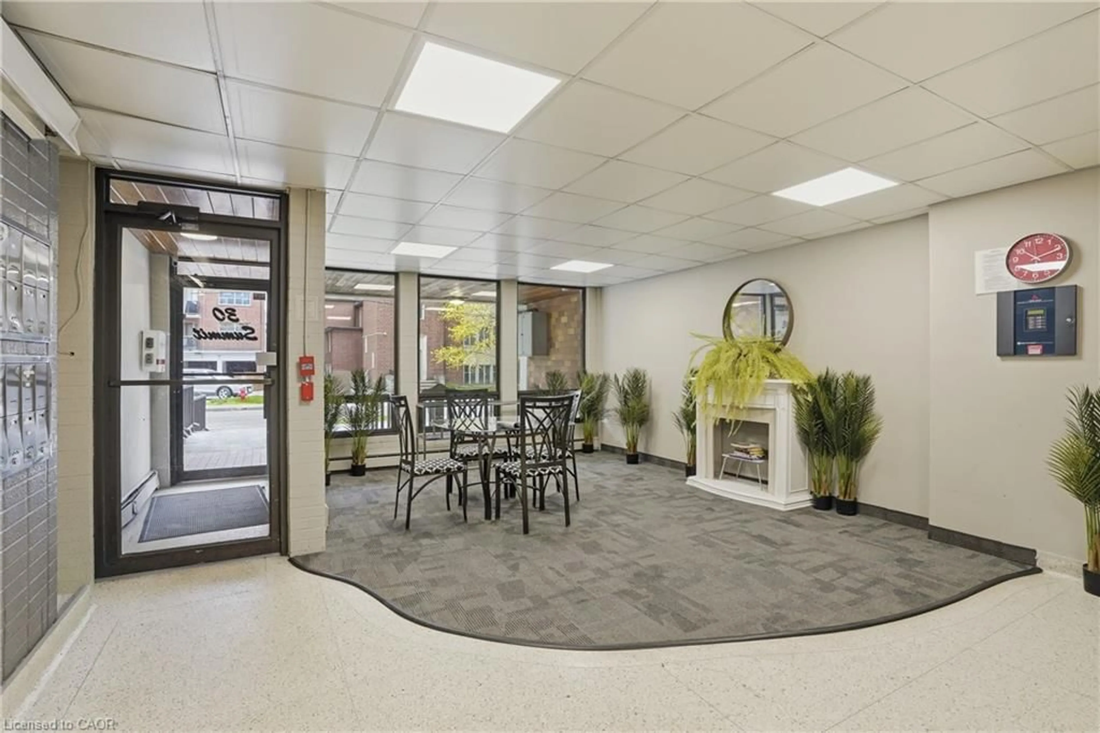 Lobby for 30 Summit Ave #303, Hamilton Ontario L8V 2R8
